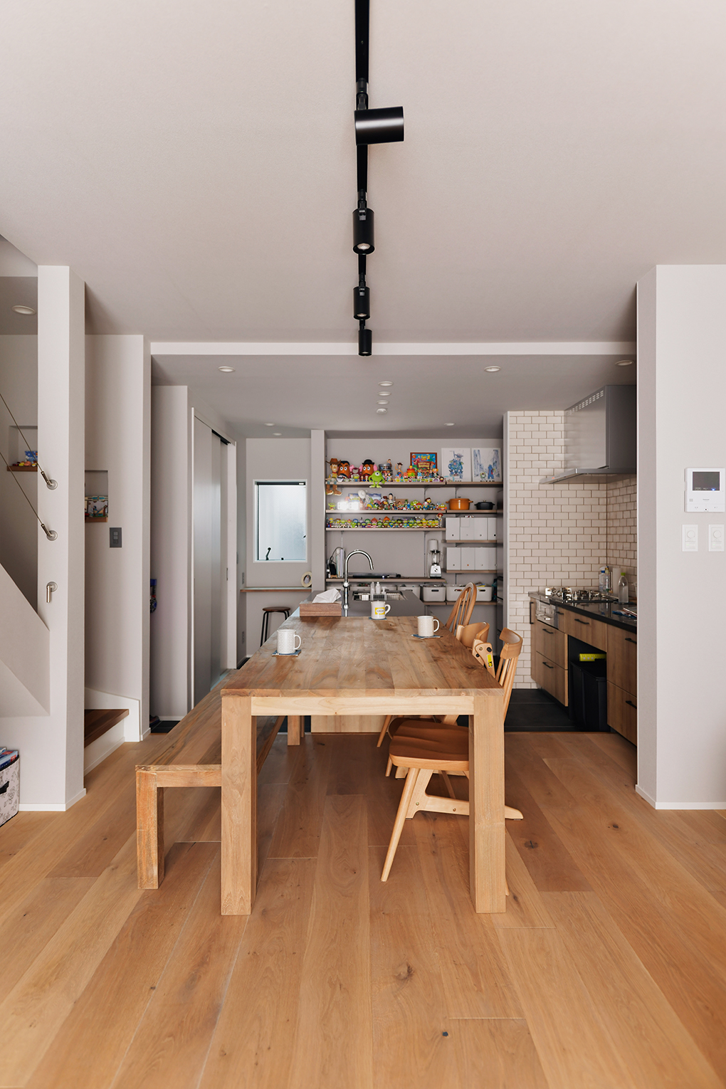 築43年の長屋をリノベーション。玄関から広がるリビング