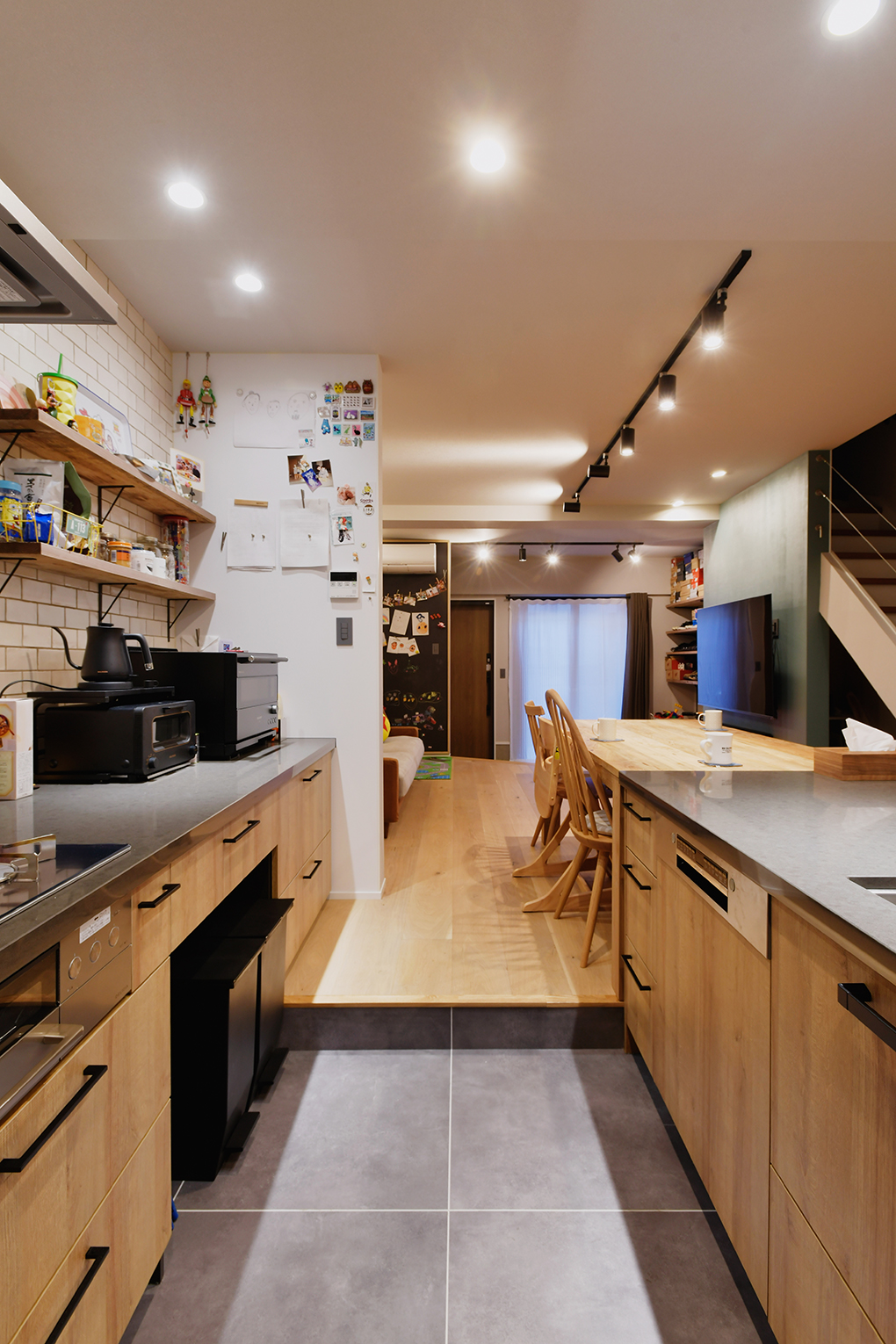 築43年の長屋をリノベーション。玄関から広がるリビング