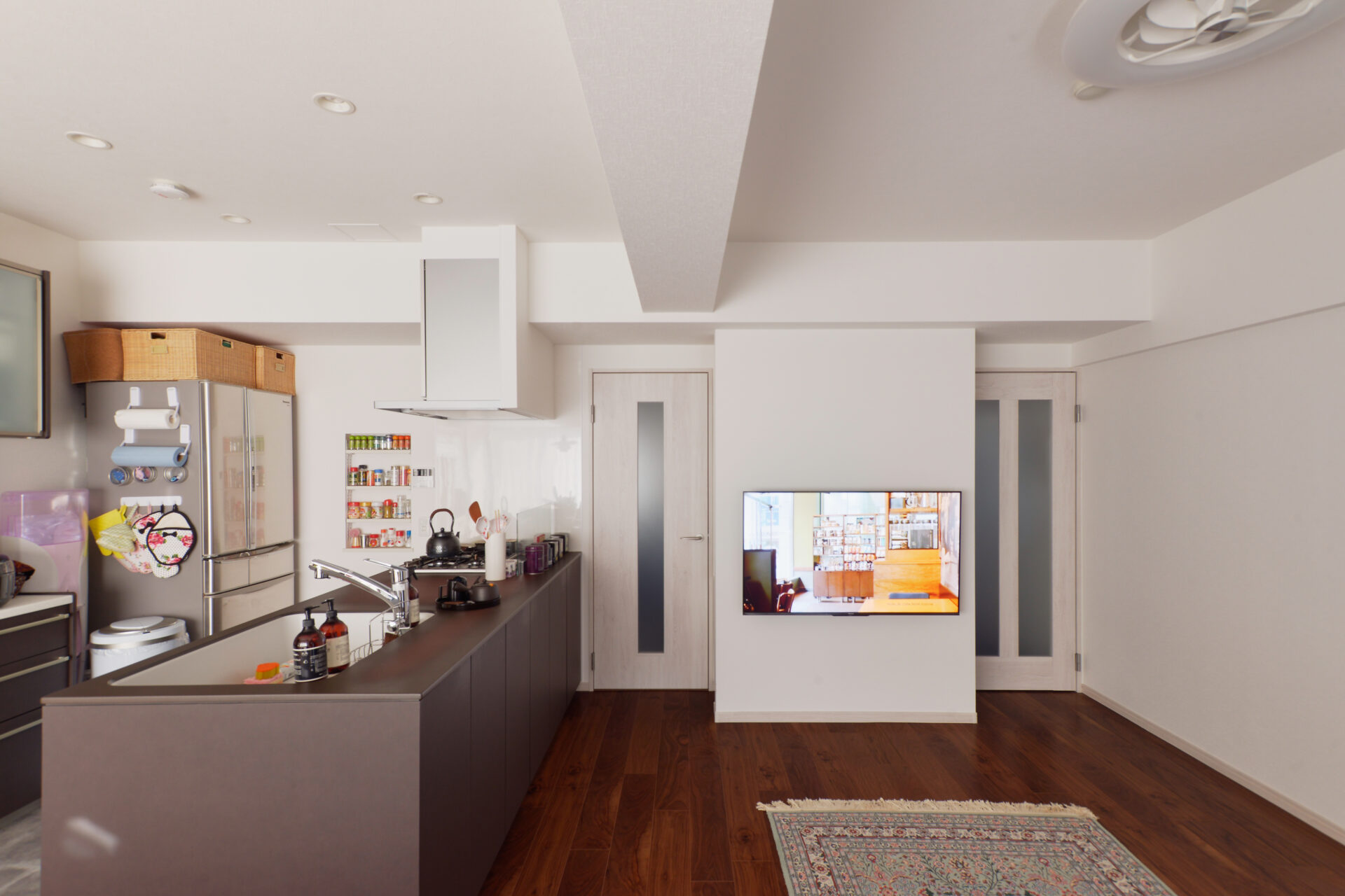 ようこそ美術館へ! おもてなし心たっぷりの、廊下がギャラリーのお家