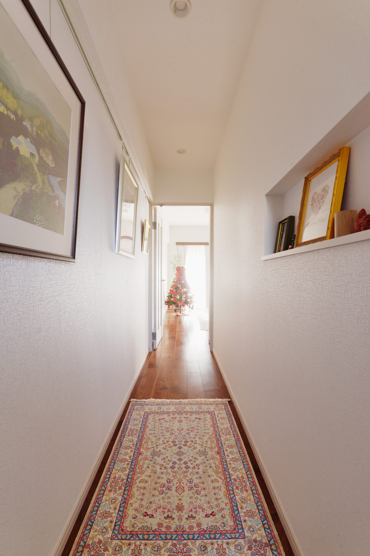 ようこそ美術館へ! おもてなし心たっぷりの、廊下がギャラリーのお家