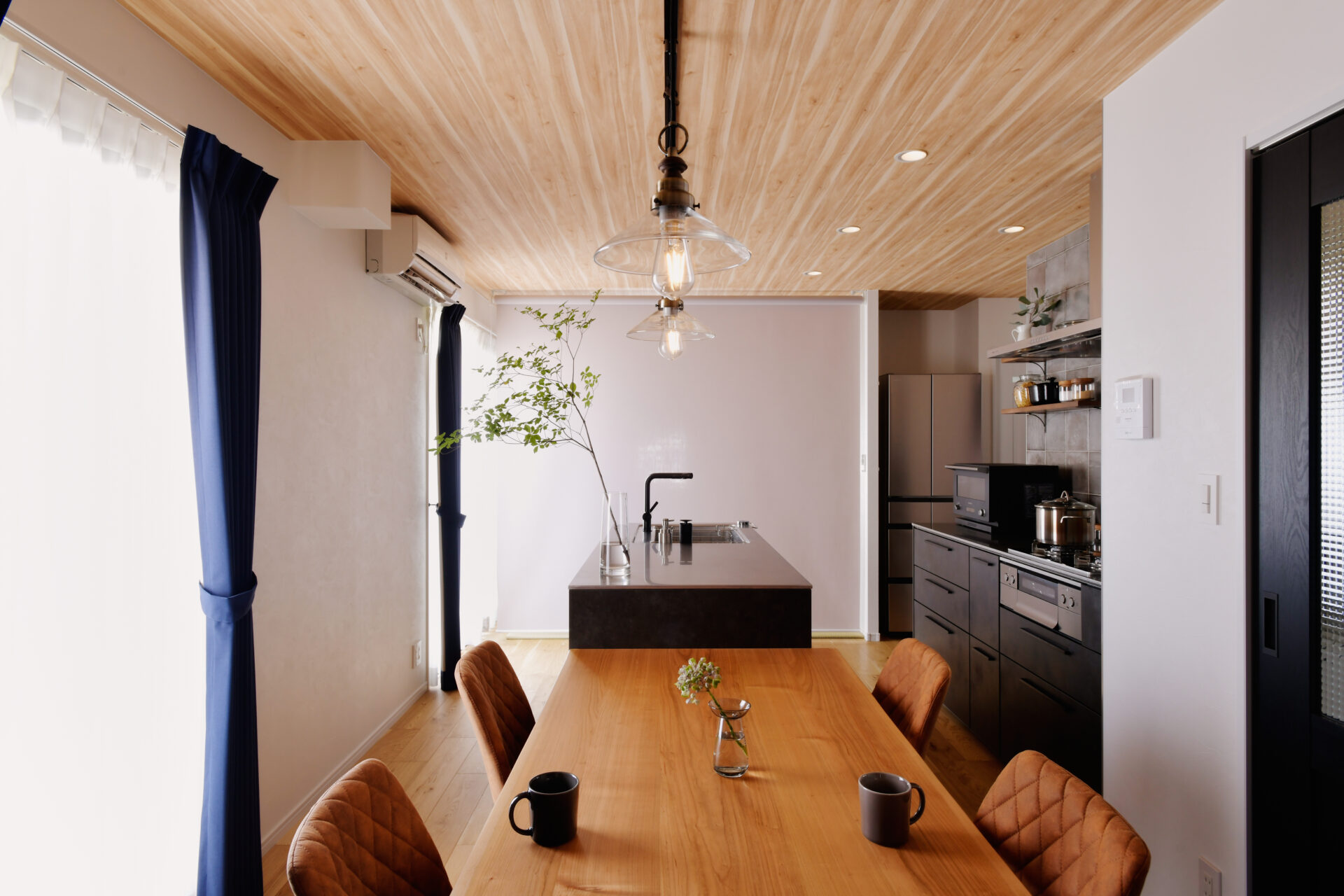 オープンな間取りで三世代が快適に暮らせる住まい