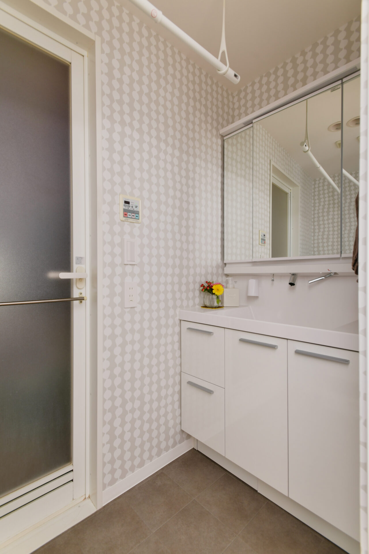 料理好きなママも笑顔に。天井の高さを生かした開放感あふれるリビングキッチン