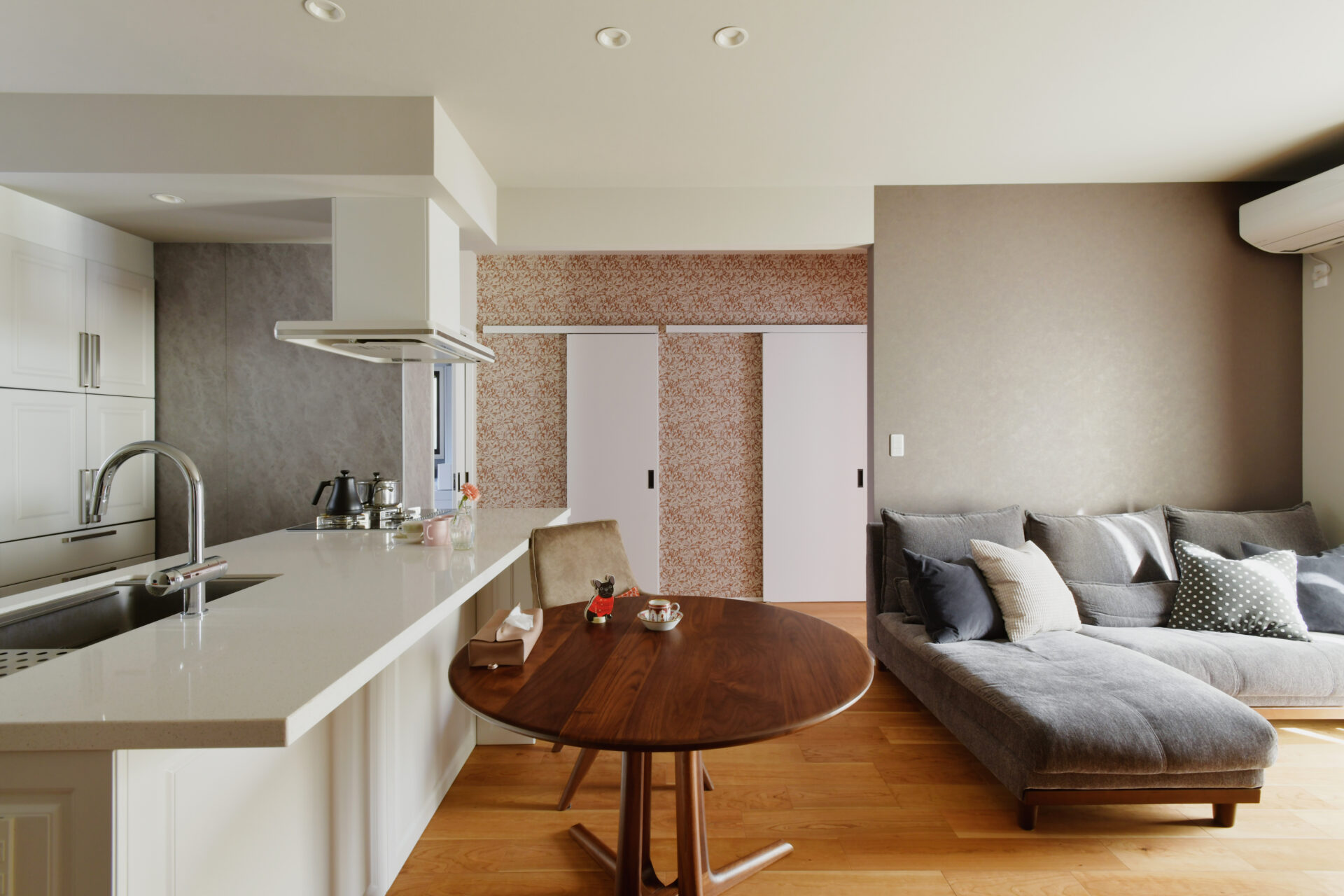 ツーバイフォーから自由な間取りを実現。距離感がちょうどいい二世帯住宅のお家