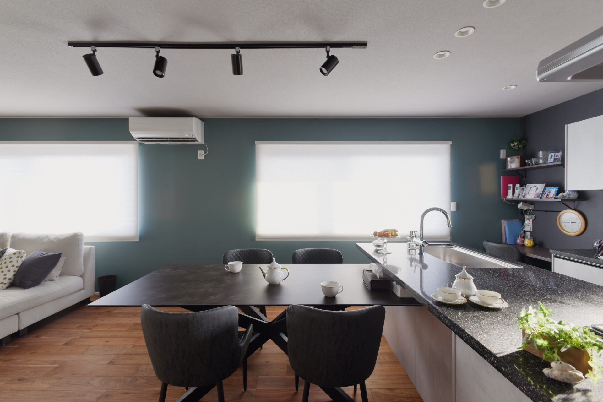 ツーバイフォーから自由な間取りを実現。距離感がちょうどいい二世帯住宅のお家