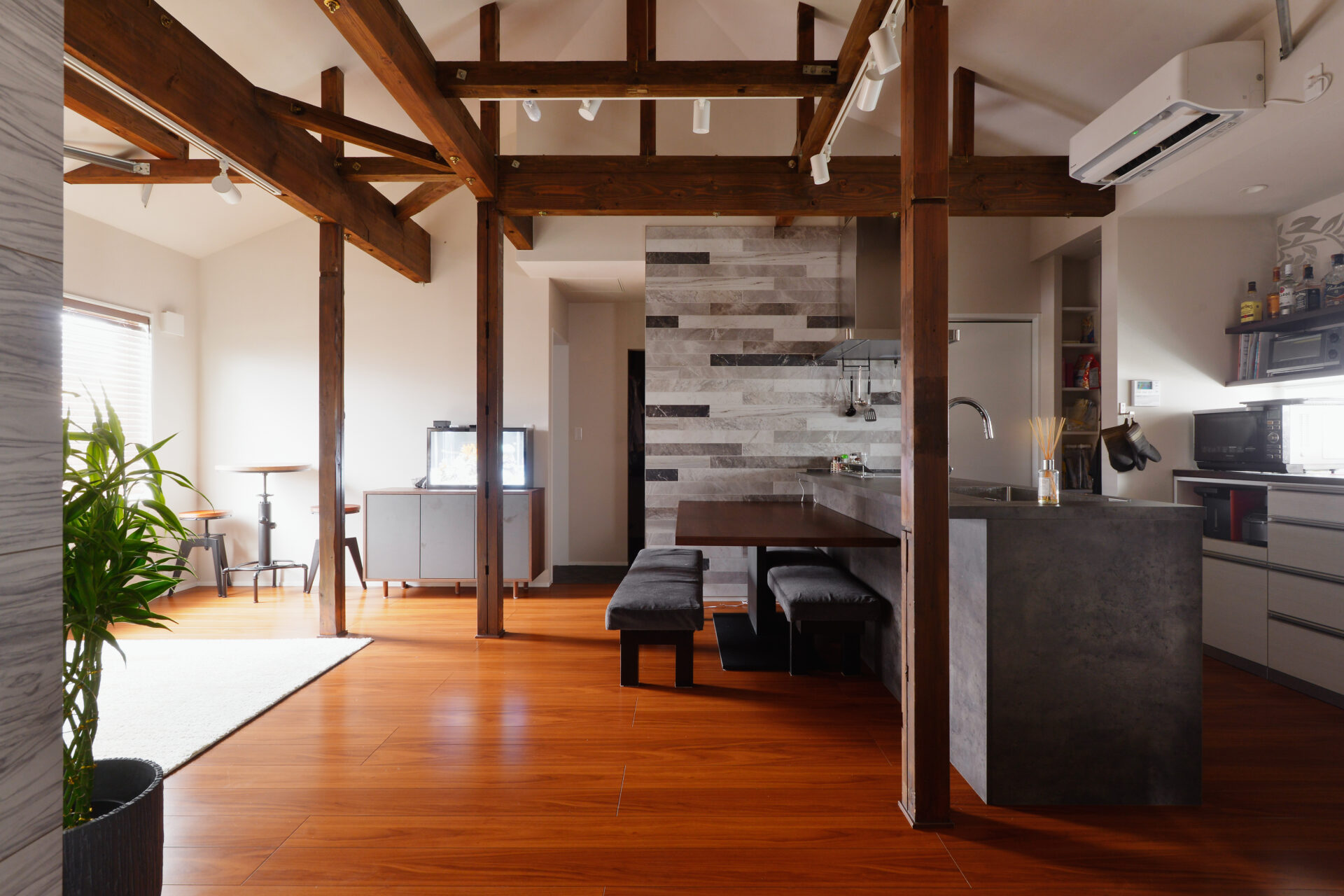 俺色全開! ご主人がこだわり抜いた店舗兼住居の2世帯住宅