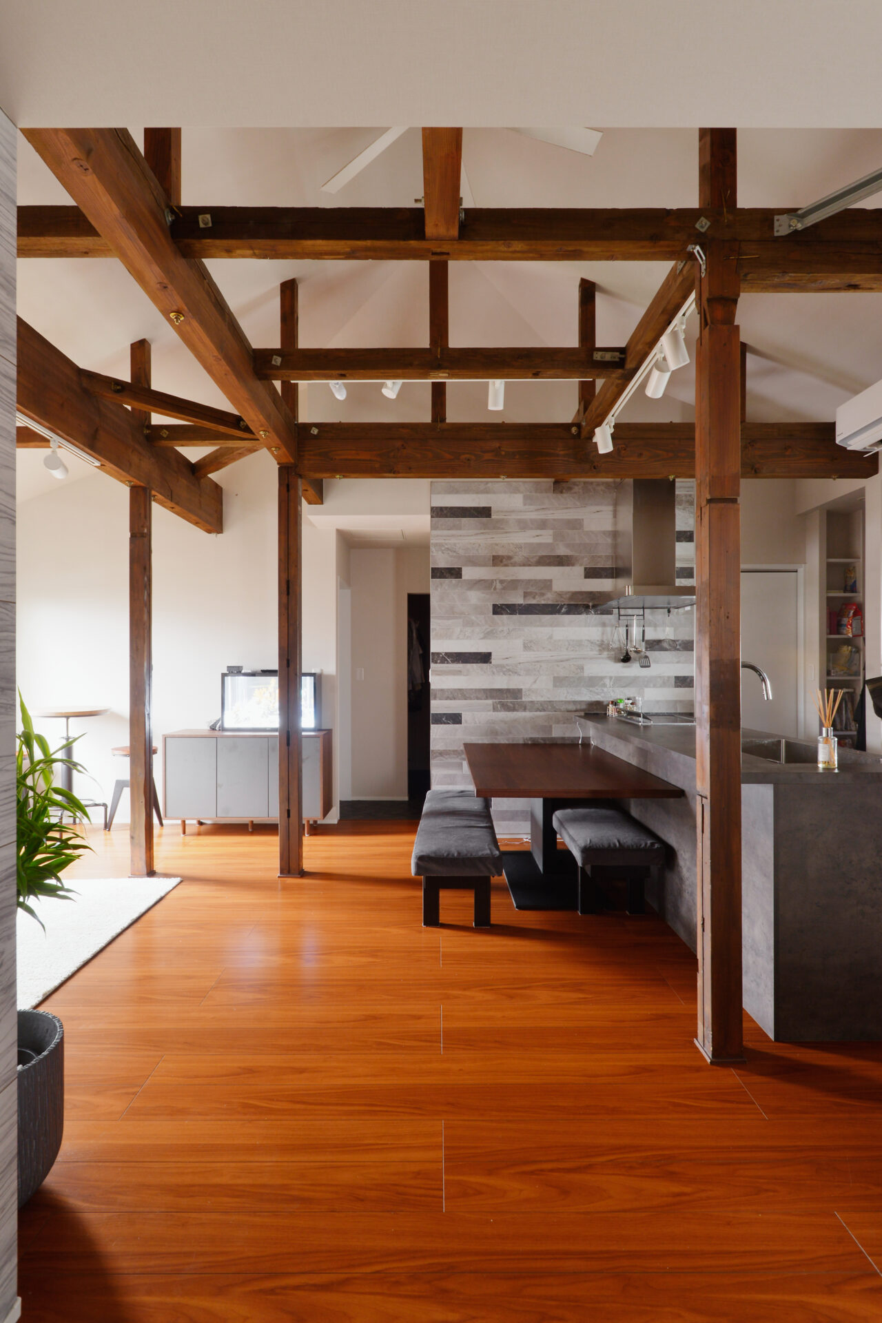 俺色全開! ご主人がこだわり抜いた店舗兼住居の2世帯住宅