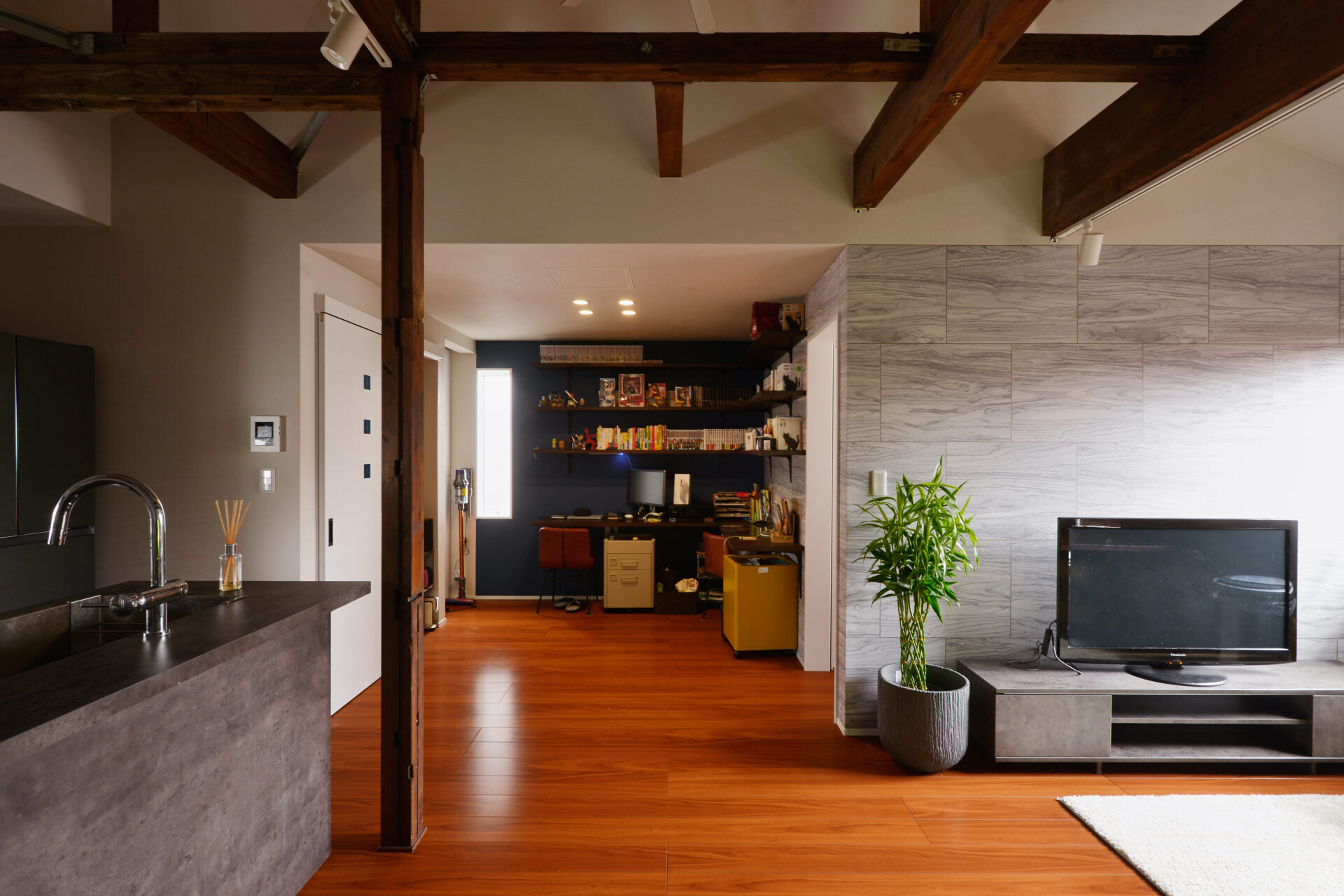 俺色全開! ご主人がこだわり抜いた店舗兼住居の2世帯住宅