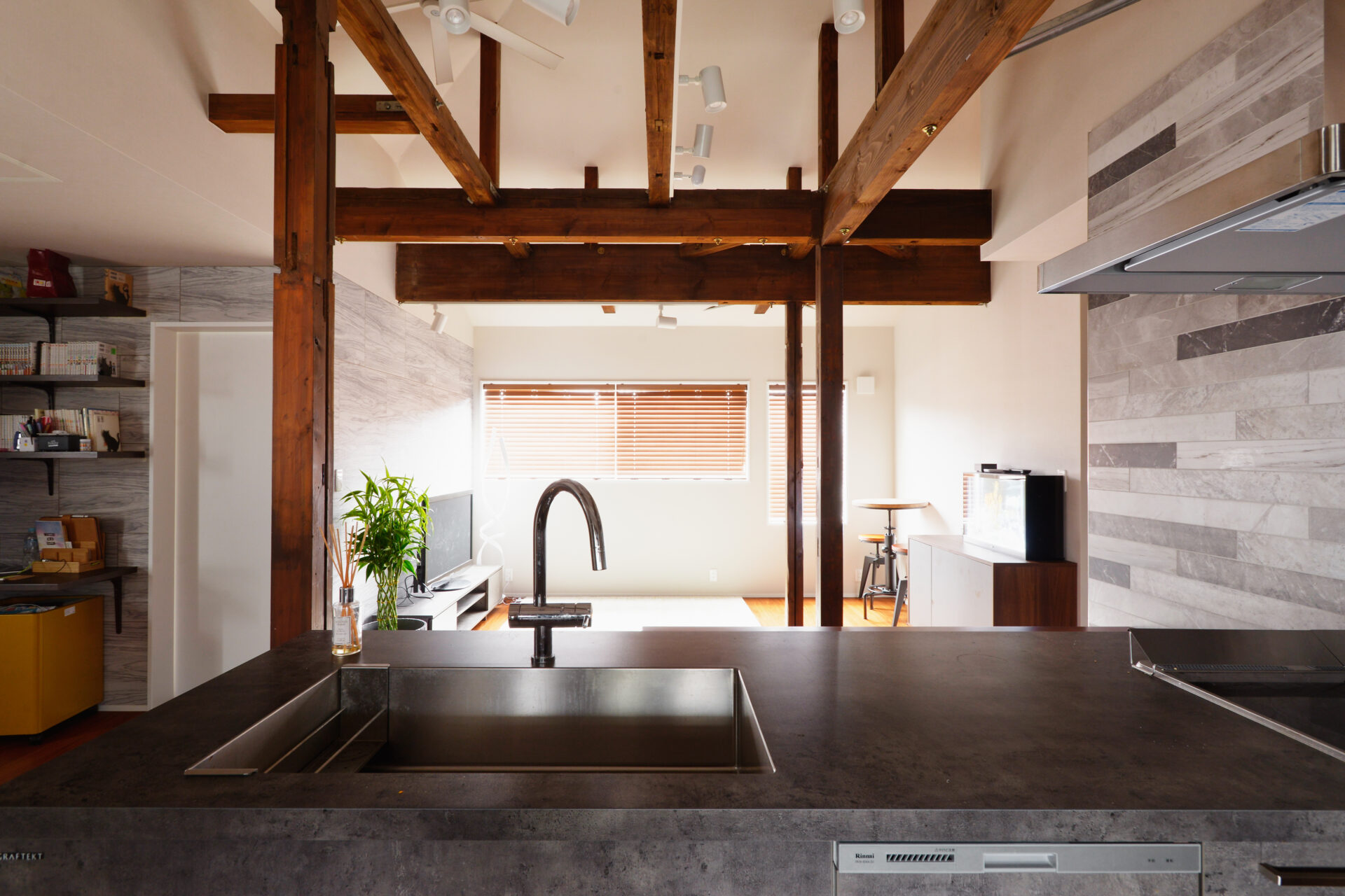 俺色全開! ご主人がこだわり抜いた店舗兼住居の2世帯住宅