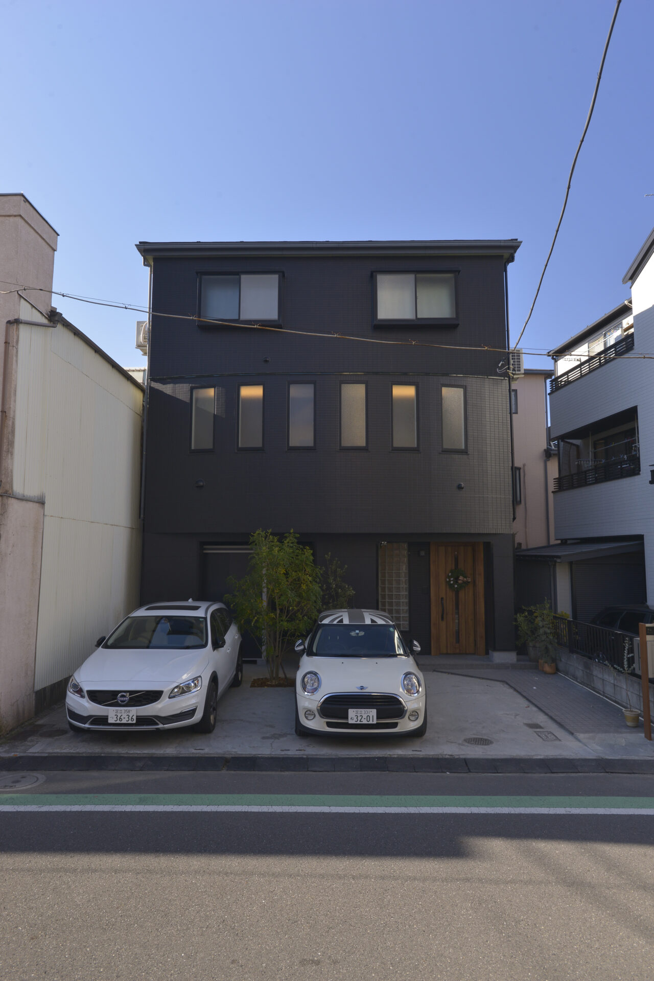 別室で過ごしていた家族が、自然とひとつの空間に。理想の広々ダイニング