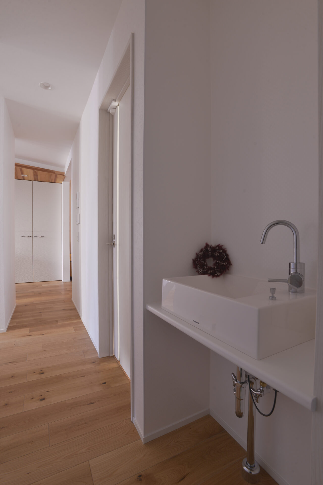 別室で過ごしていた家族が、自然とひとつの空間に。理想の広々ダイニング