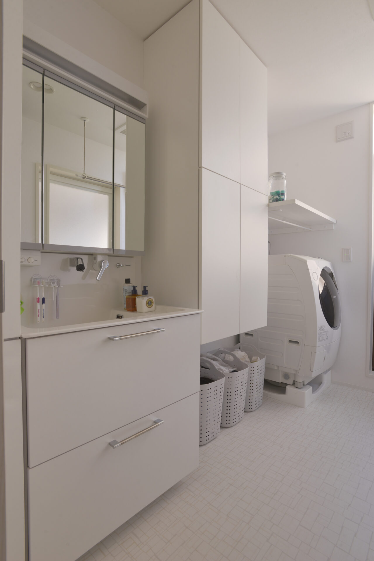 別室で過ごしていた家族が、自然とひとつの空間に。理想の広々ダイニング