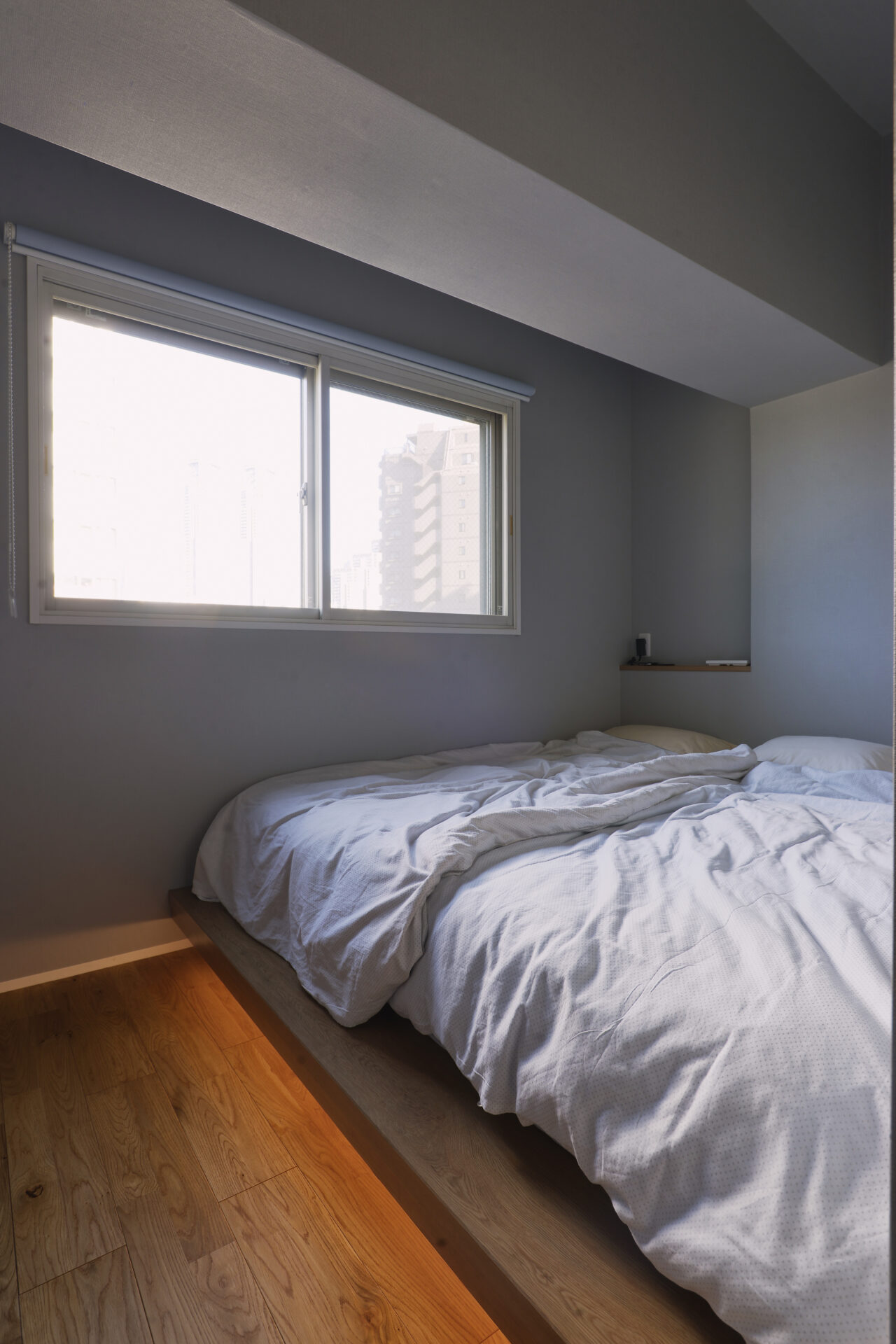 グレー×ネイビーを大胆に取り入れたニューヨークスタイルの家