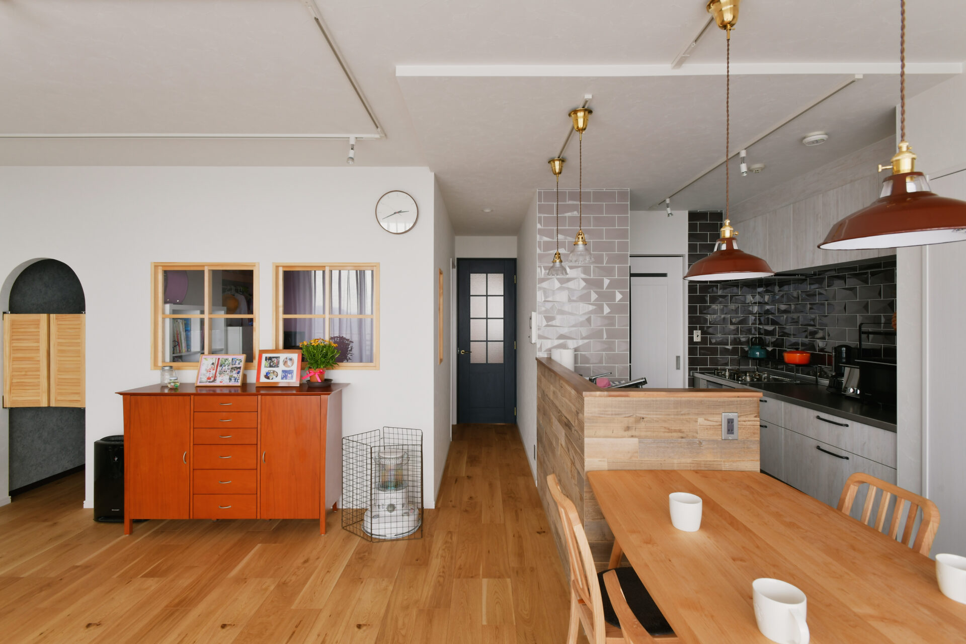 土間を取り入れ、便利で多機能な玄関に。