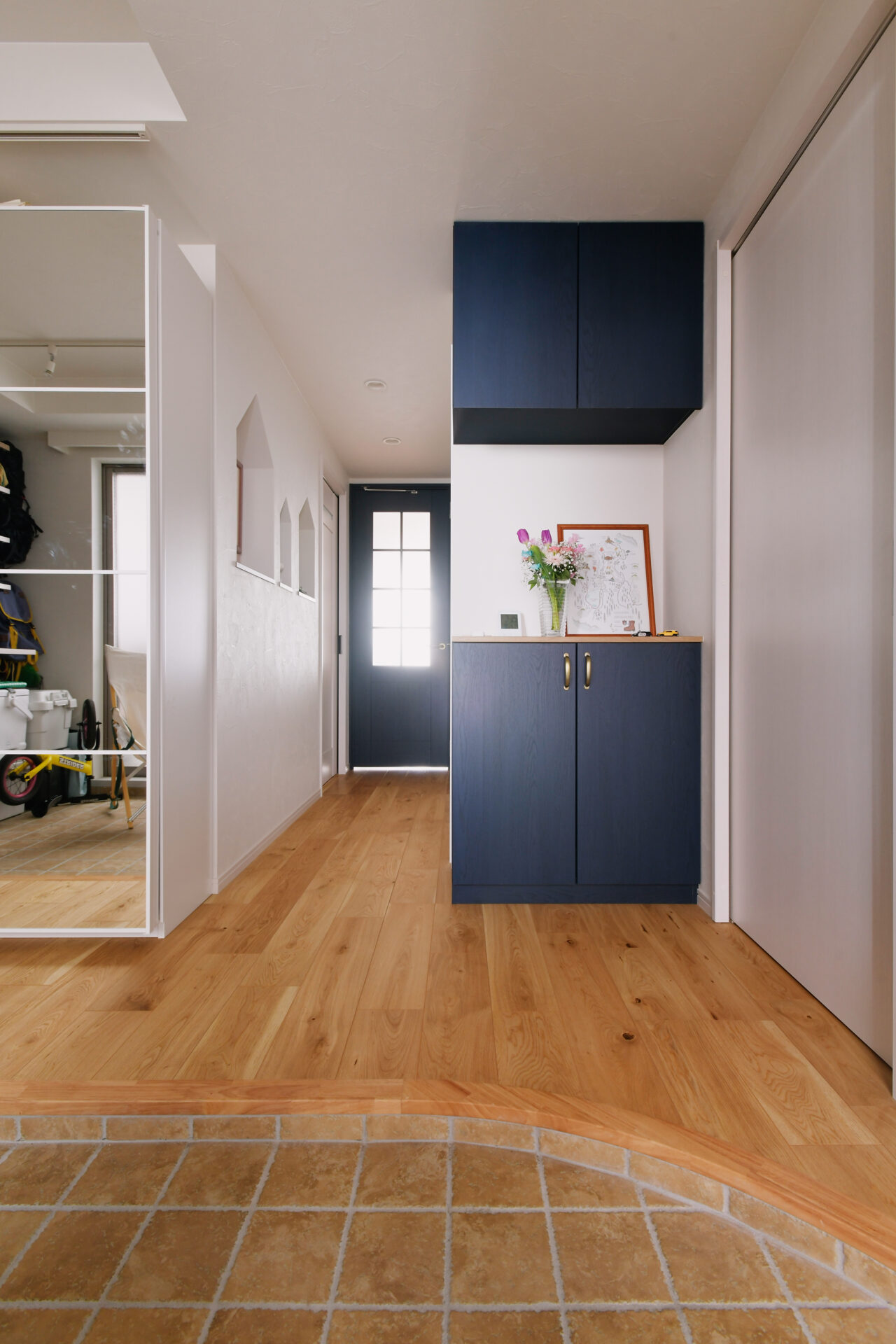 土間を取り入れ、便利で多機能な玄関に。