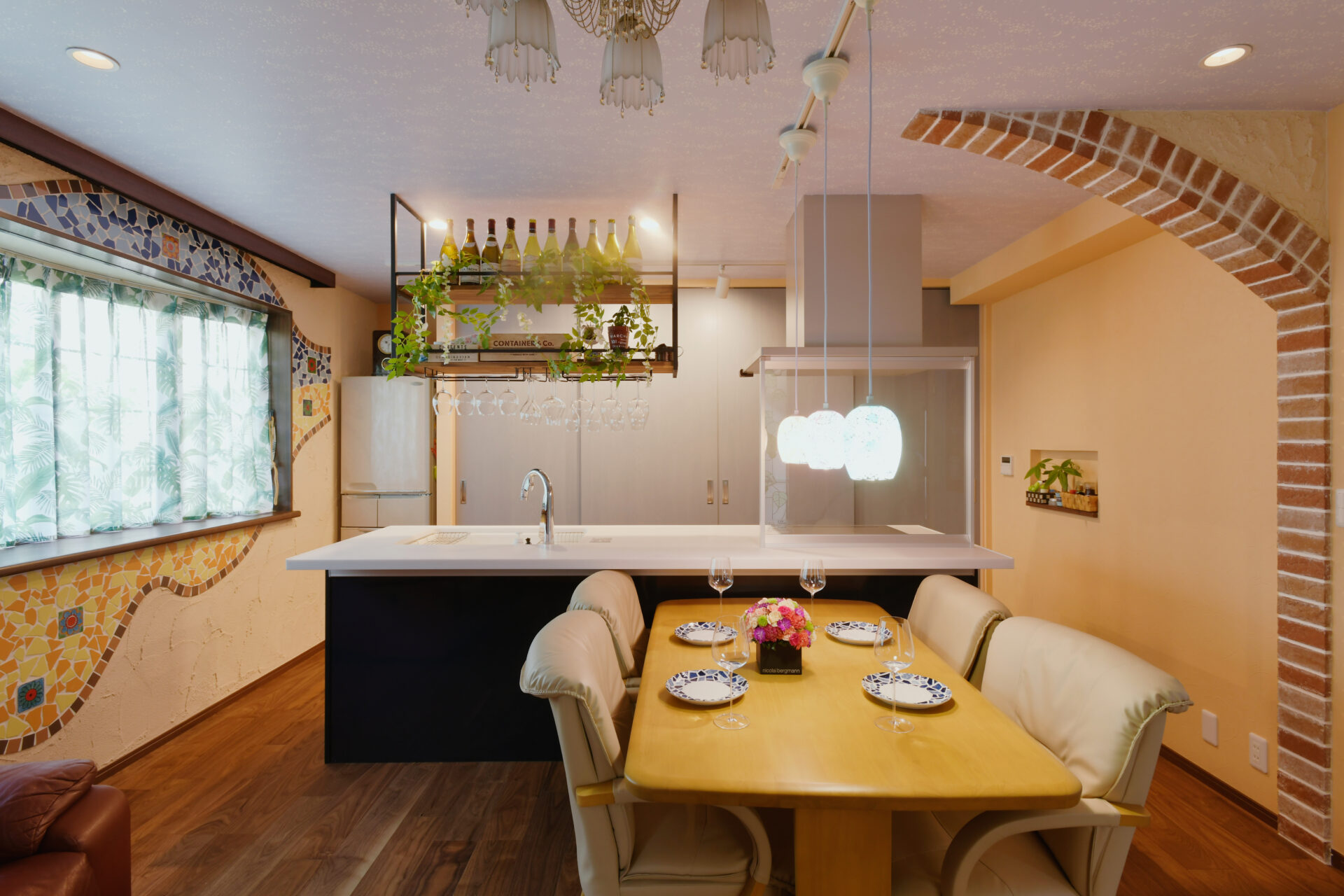 旅するリビング。ワインを楽しむお家