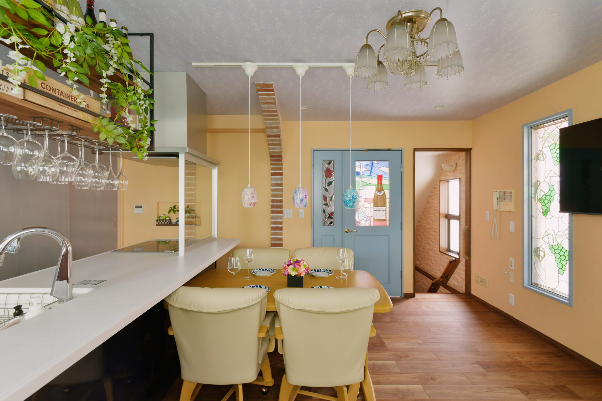 旅するリビング。ワインを楽しむお家