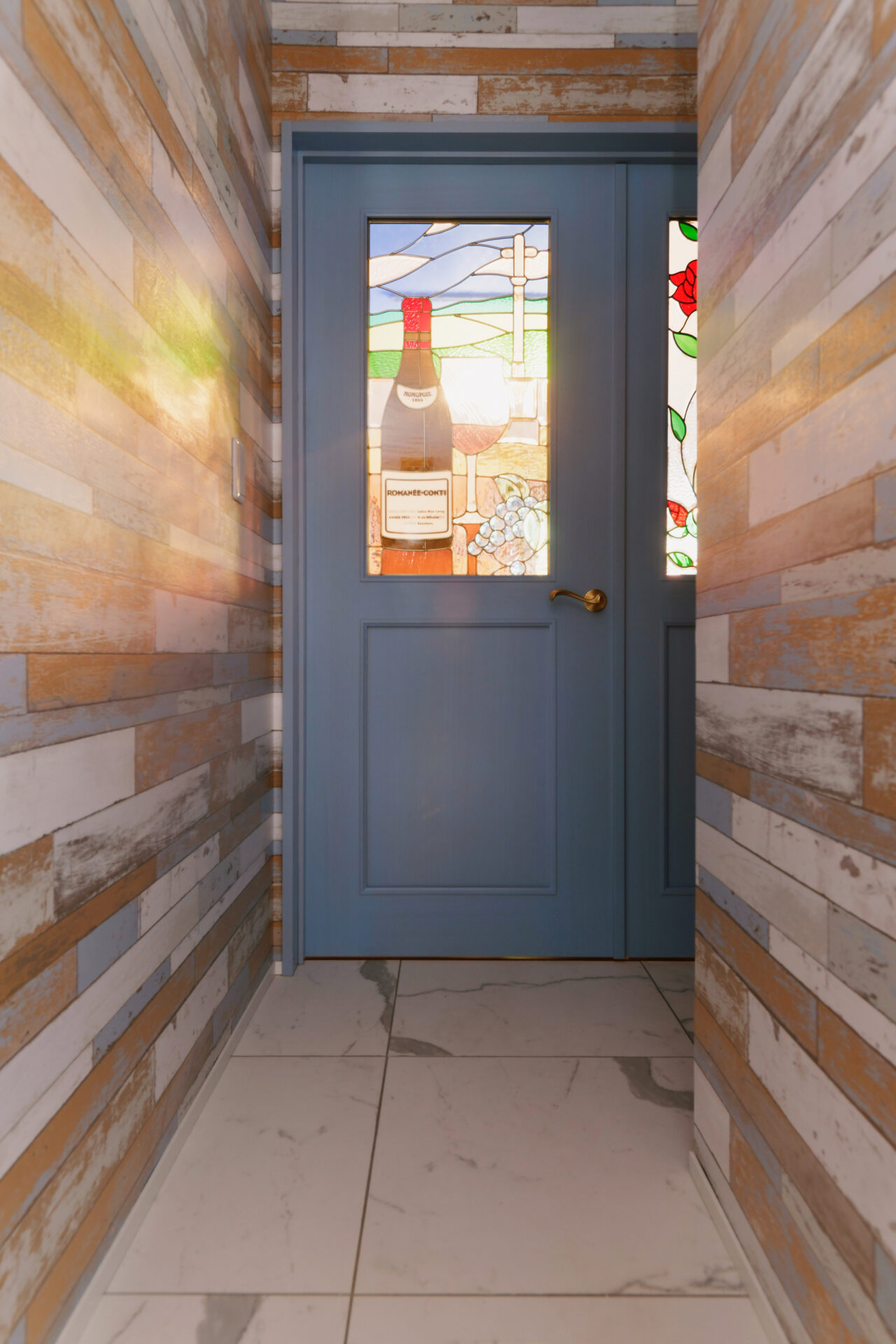 旅するリビング。ワインを楽しむお家