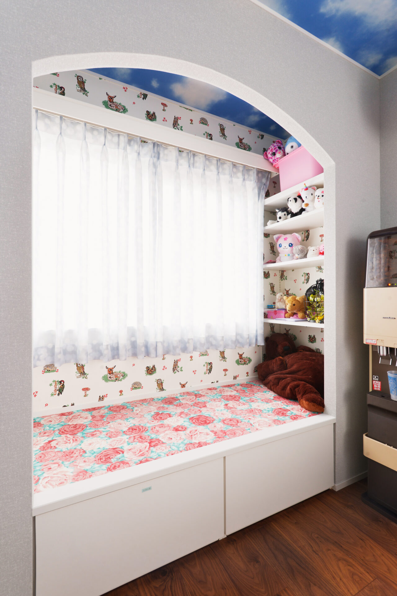 雲梯にハンモック!? それぞれの居場所がある、遊び心のある家