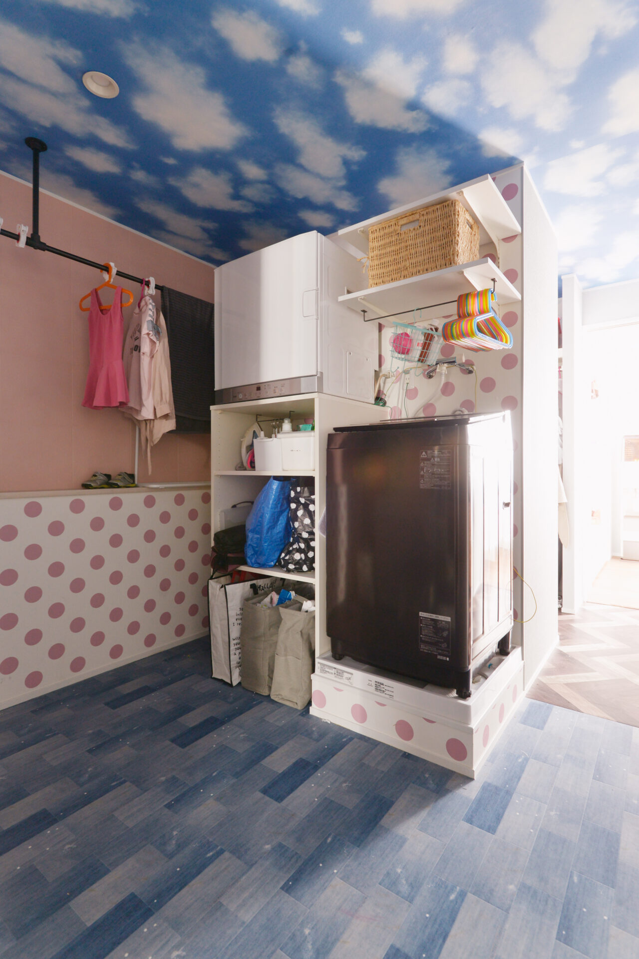 雲梯にハンモック!? それぞれの居場所がある、遊び心のある家