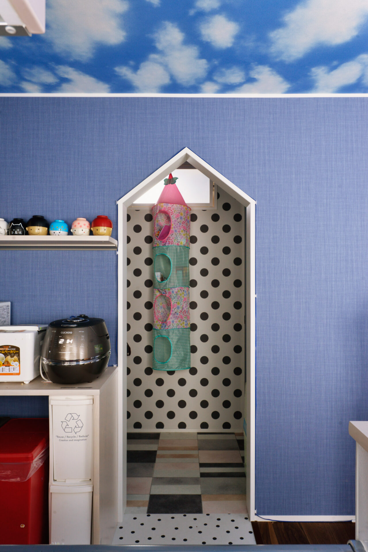 雲梯にハンモック!? それぞれの居場所がある、遊び心のある家