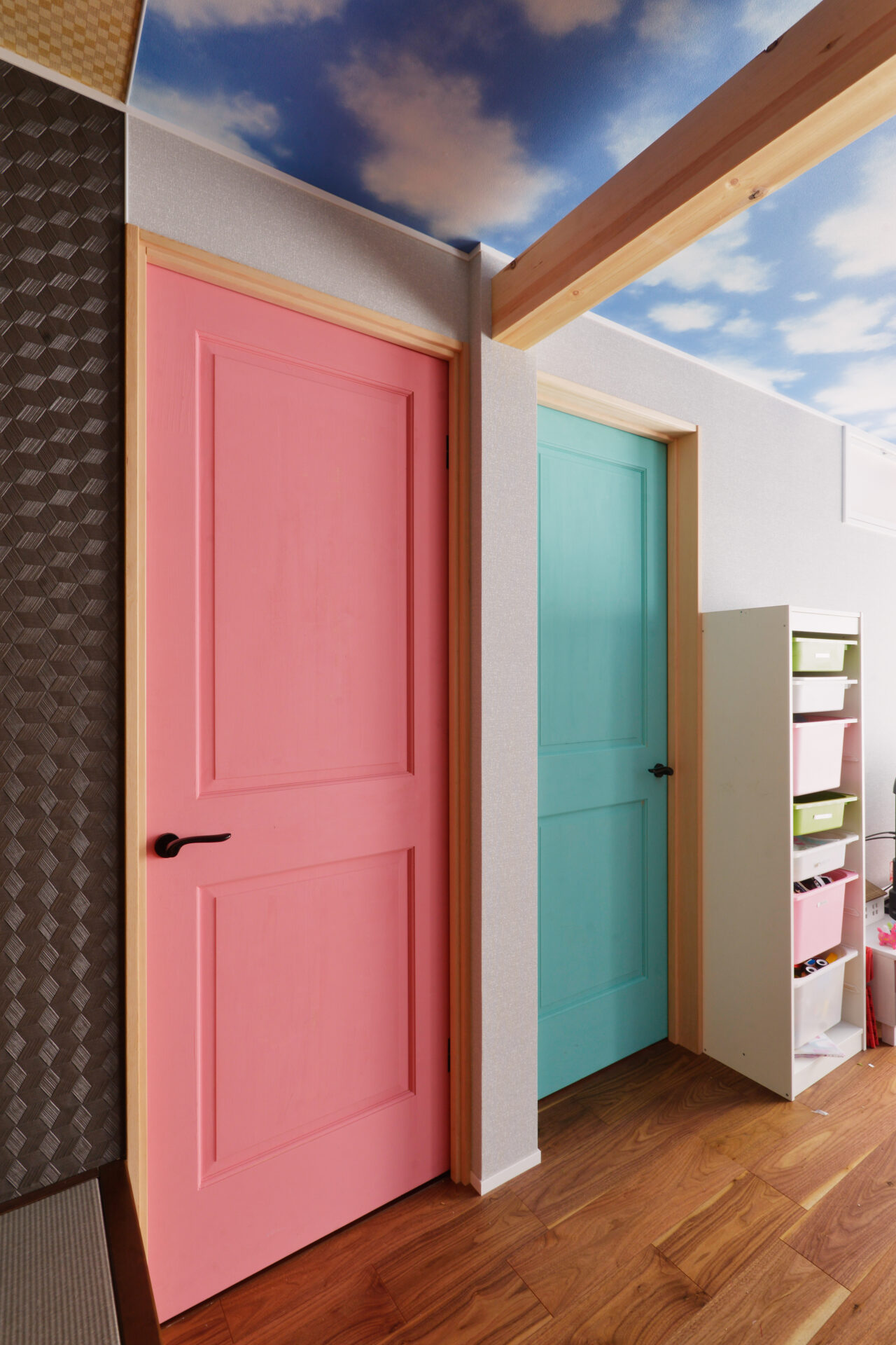 雲梯にハンモック!? それぞれの居場所がある、遊び心のある家