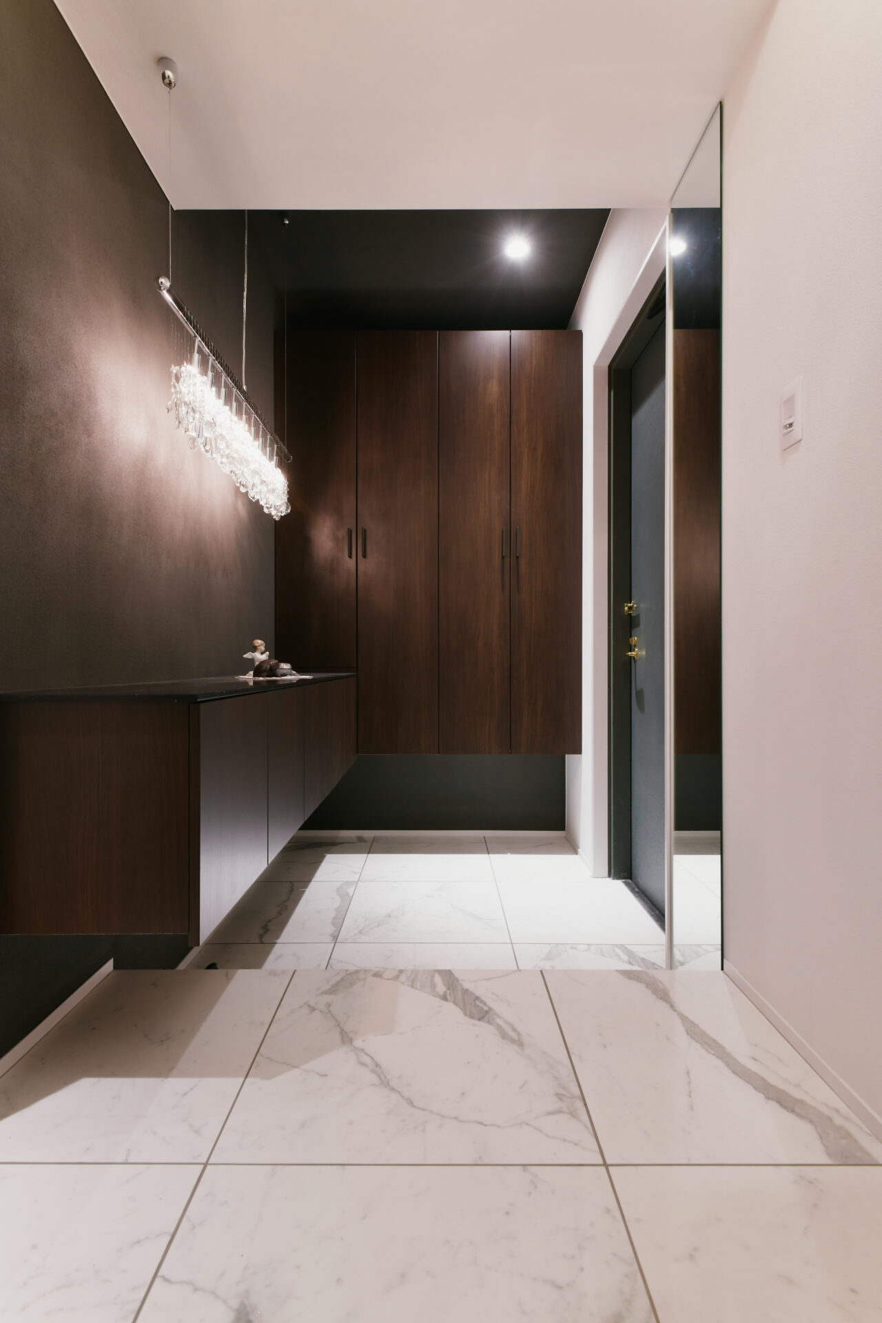 家族みんなが自然と集まるホテルライクなリビング