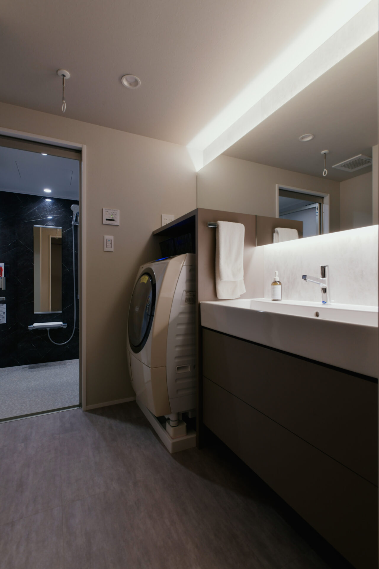 家族みんなが自然と集まるホテルライクなリビング