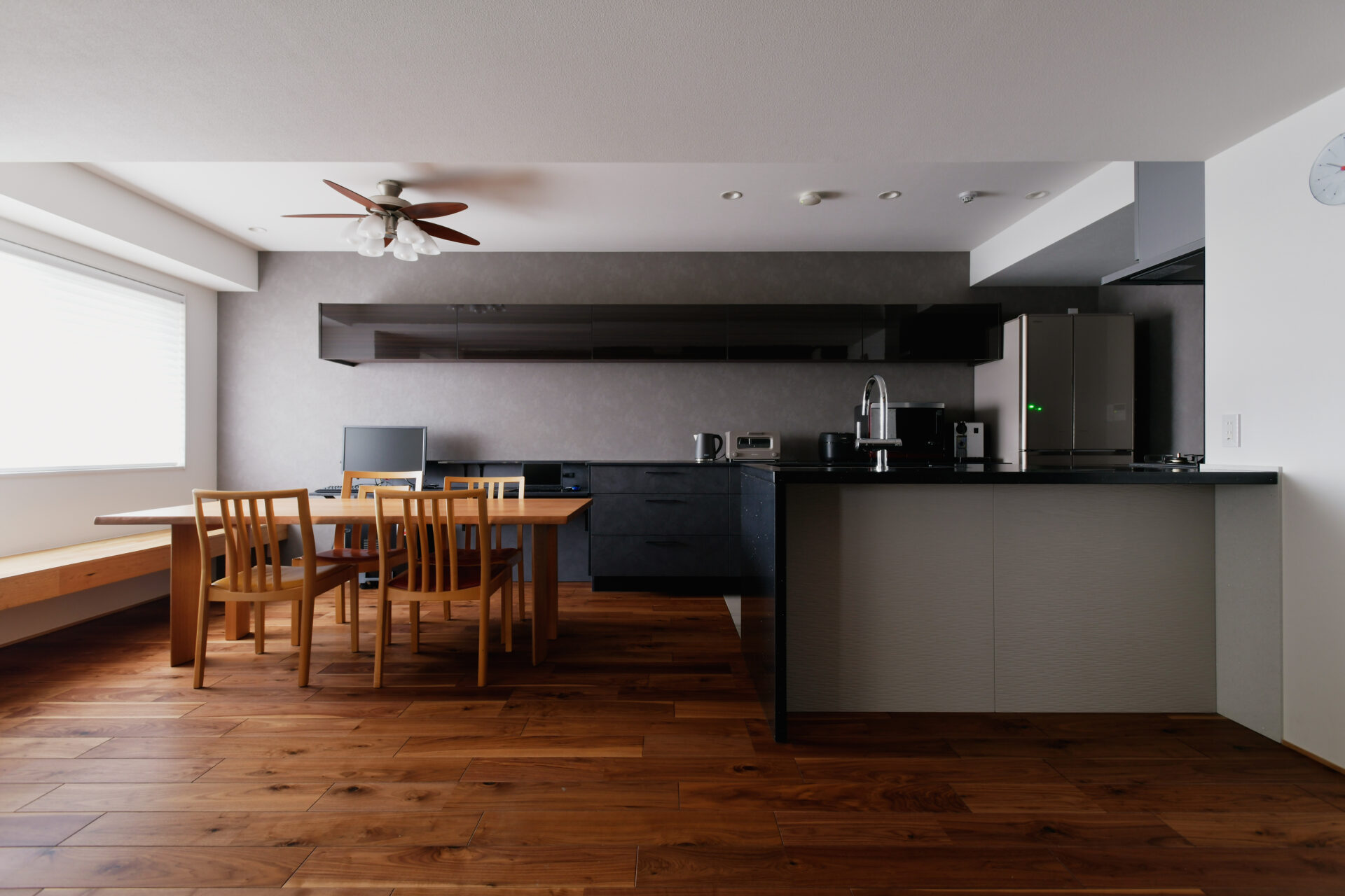 家族みんなが自然と集まるホテルライクなリビング