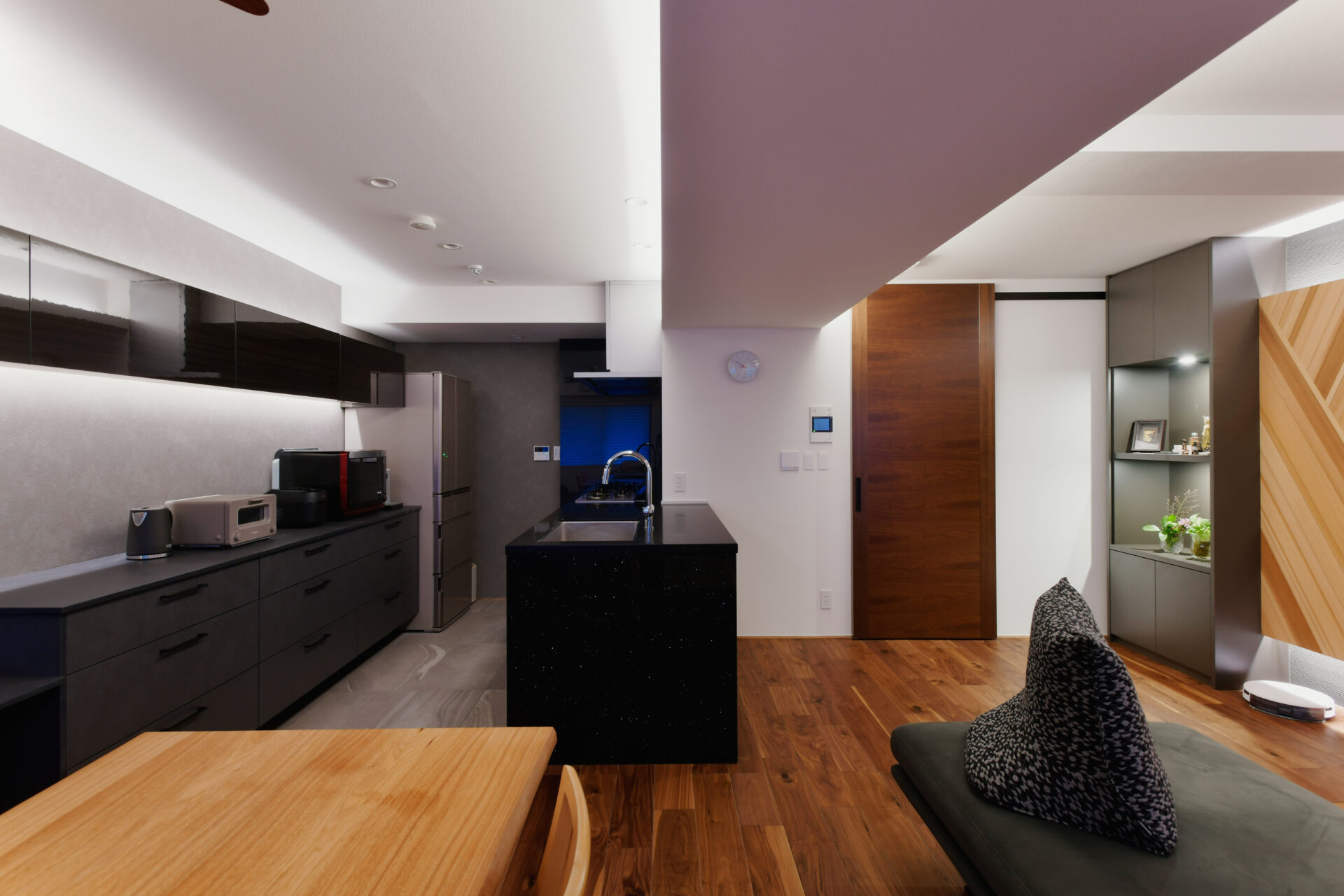 家族みんなが自然と集まるホテルライクなリビング