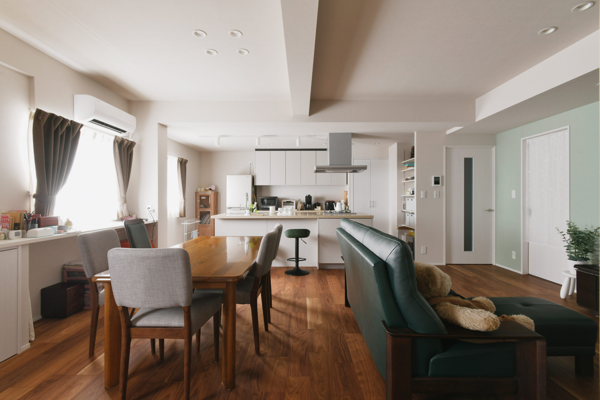 それぞれに居場所がある、安心の鉄骨造2世帯住宅