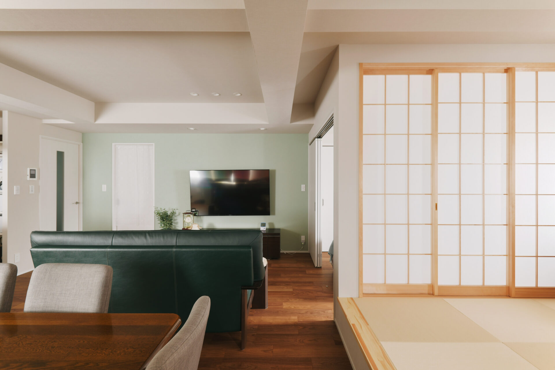 それぞれに居場所がある、安心の鉄骨造2世帯住宅