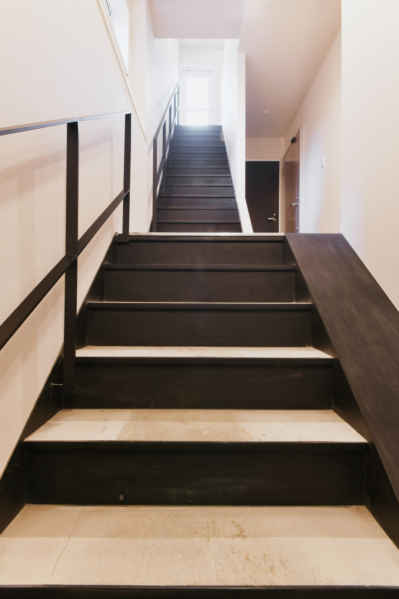 それぞれに居場所がある、安心の鉄骨造2世帯住宅