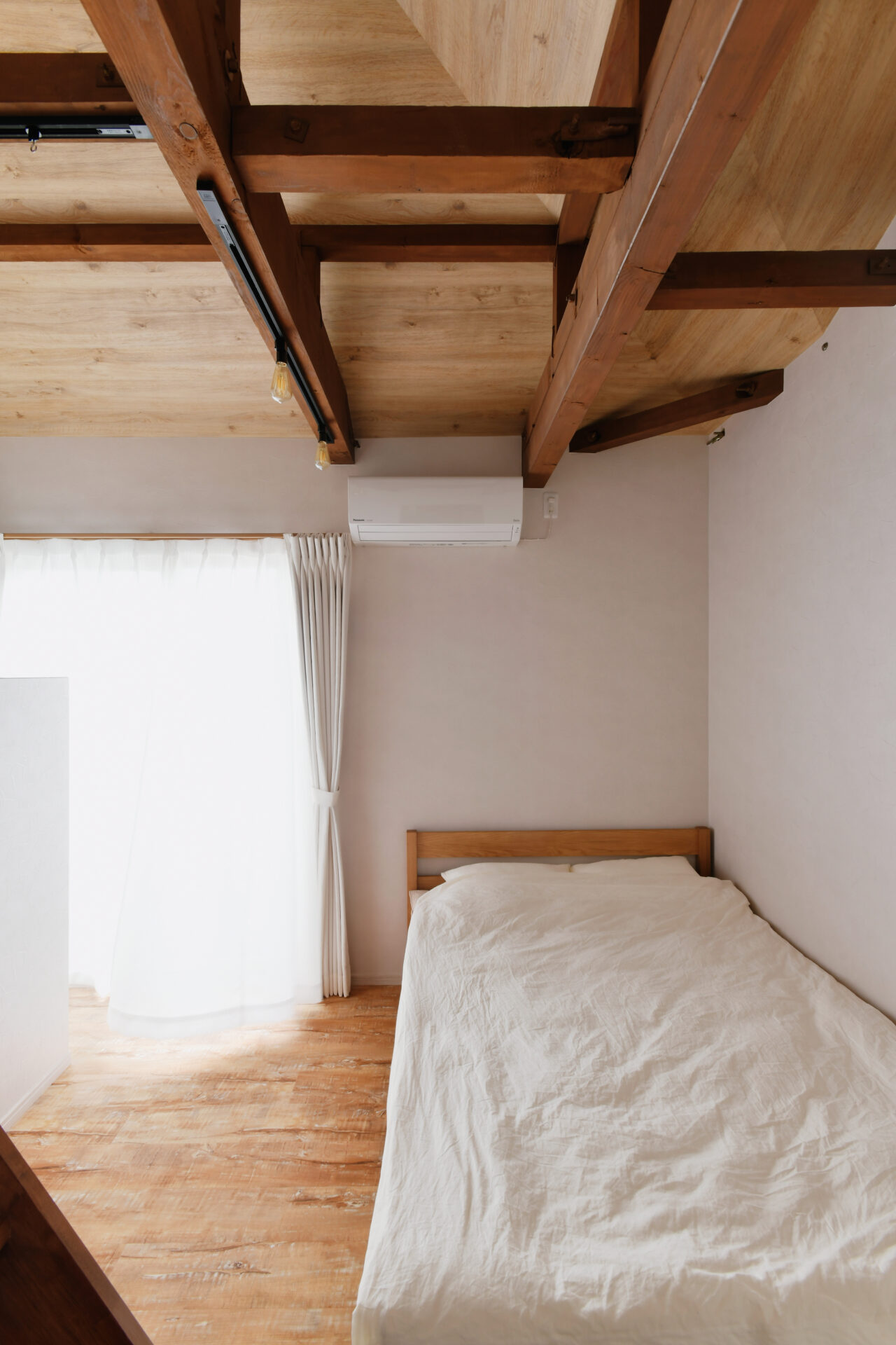 天井裏空間を活用。ロフトとアスレチックネットのあるお家