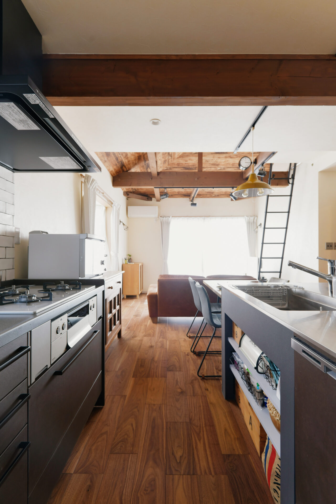 天井裏空間を活用。ロフトとアスレチックネットのあるお家