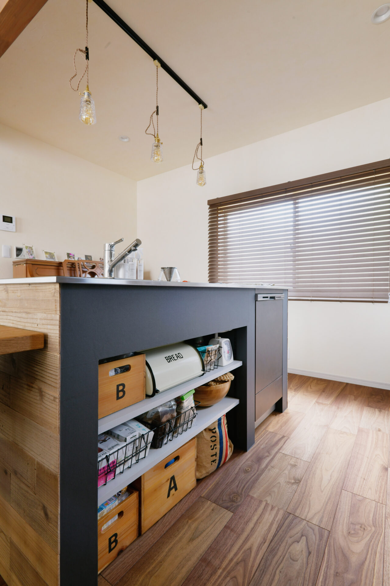 天井裏空間を活用。ロフトとアスレチックネットのあるお家