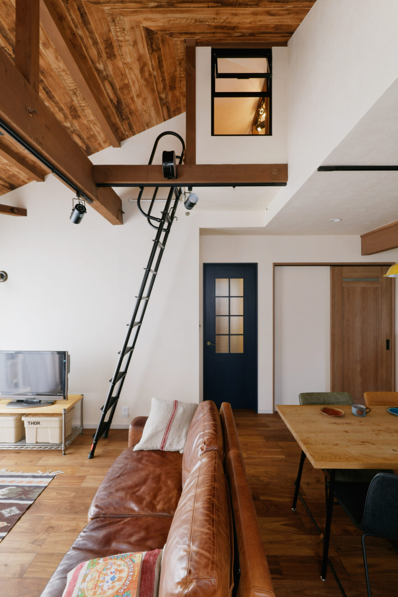 天井裏空間を活用。ロフトとアスレチックネットのあるお家