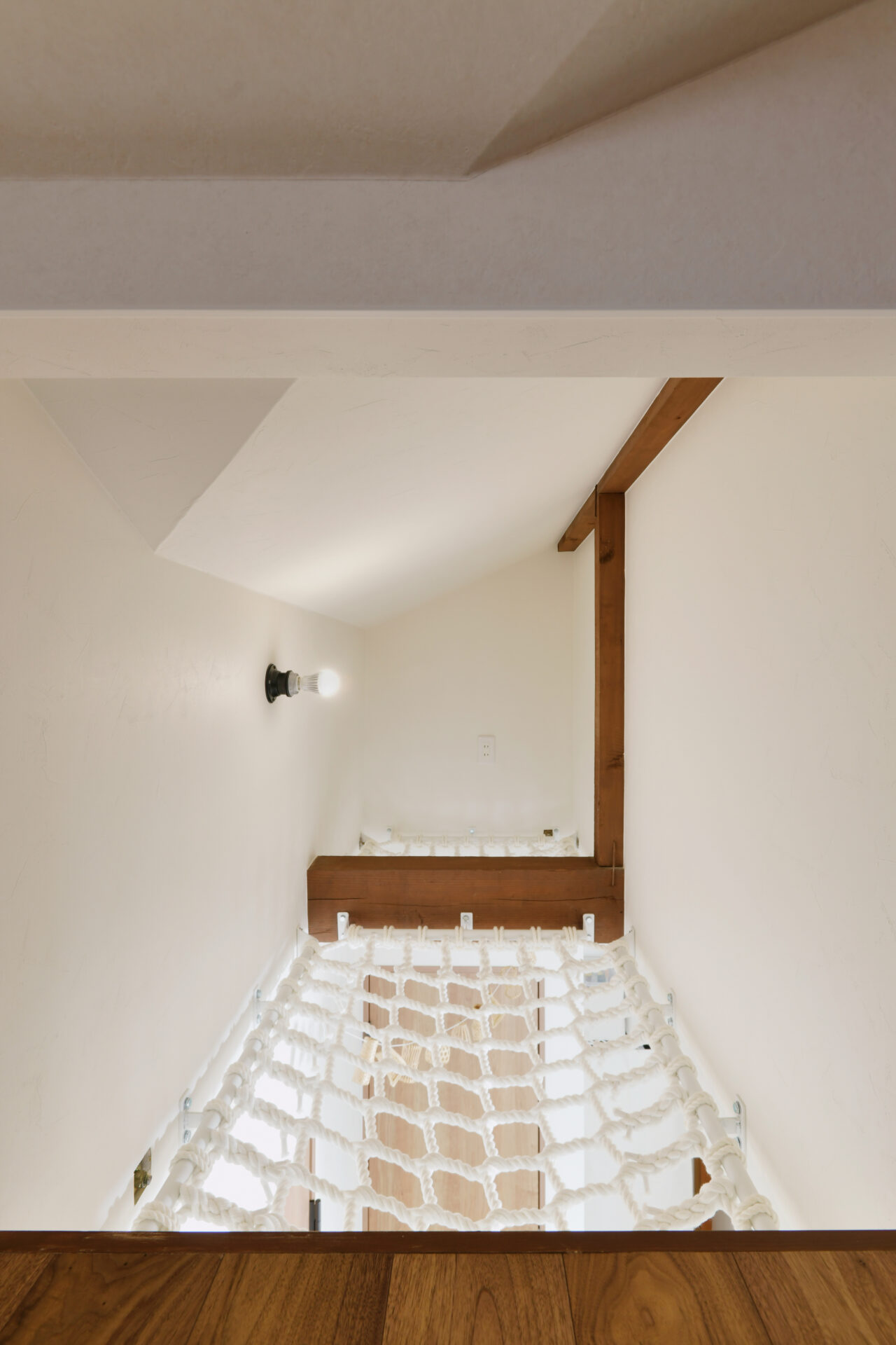 天井裏空間を活用。ロフトとアスレチックネットのあるお家