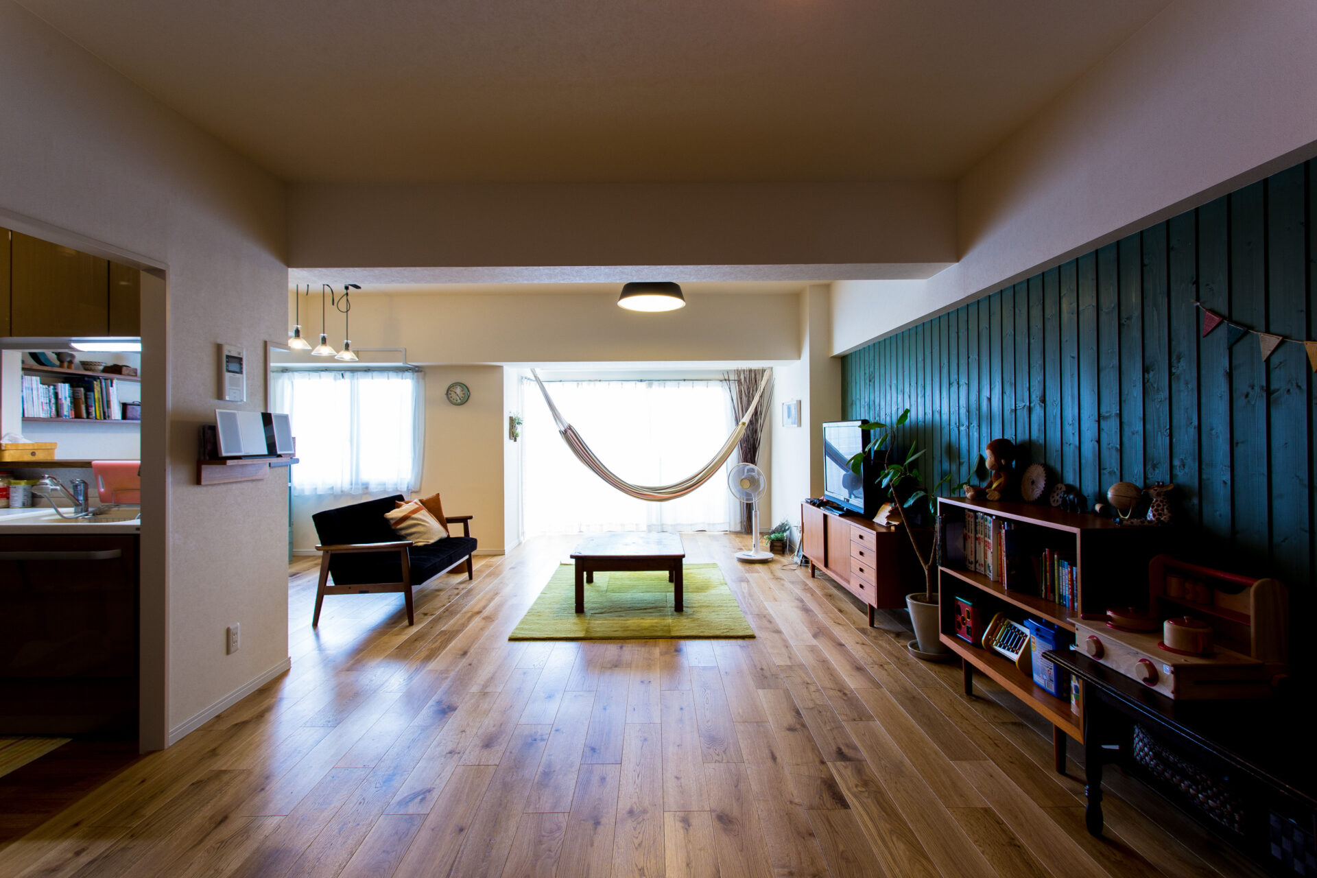 住み慣れたマンションで理想の暮らしを。広々として明るいリビング