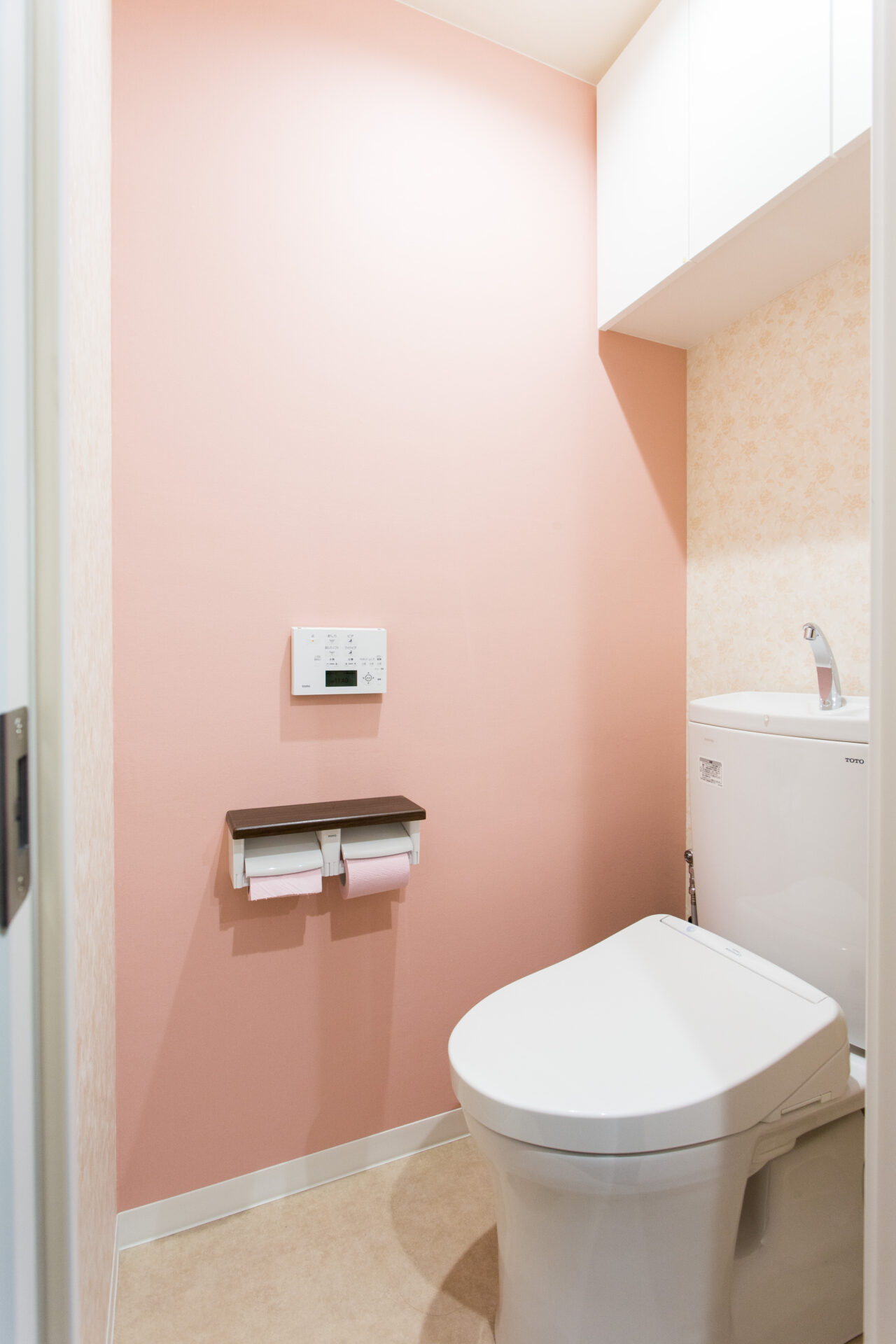 アーチシルエットが美しい。暖かいリビングを