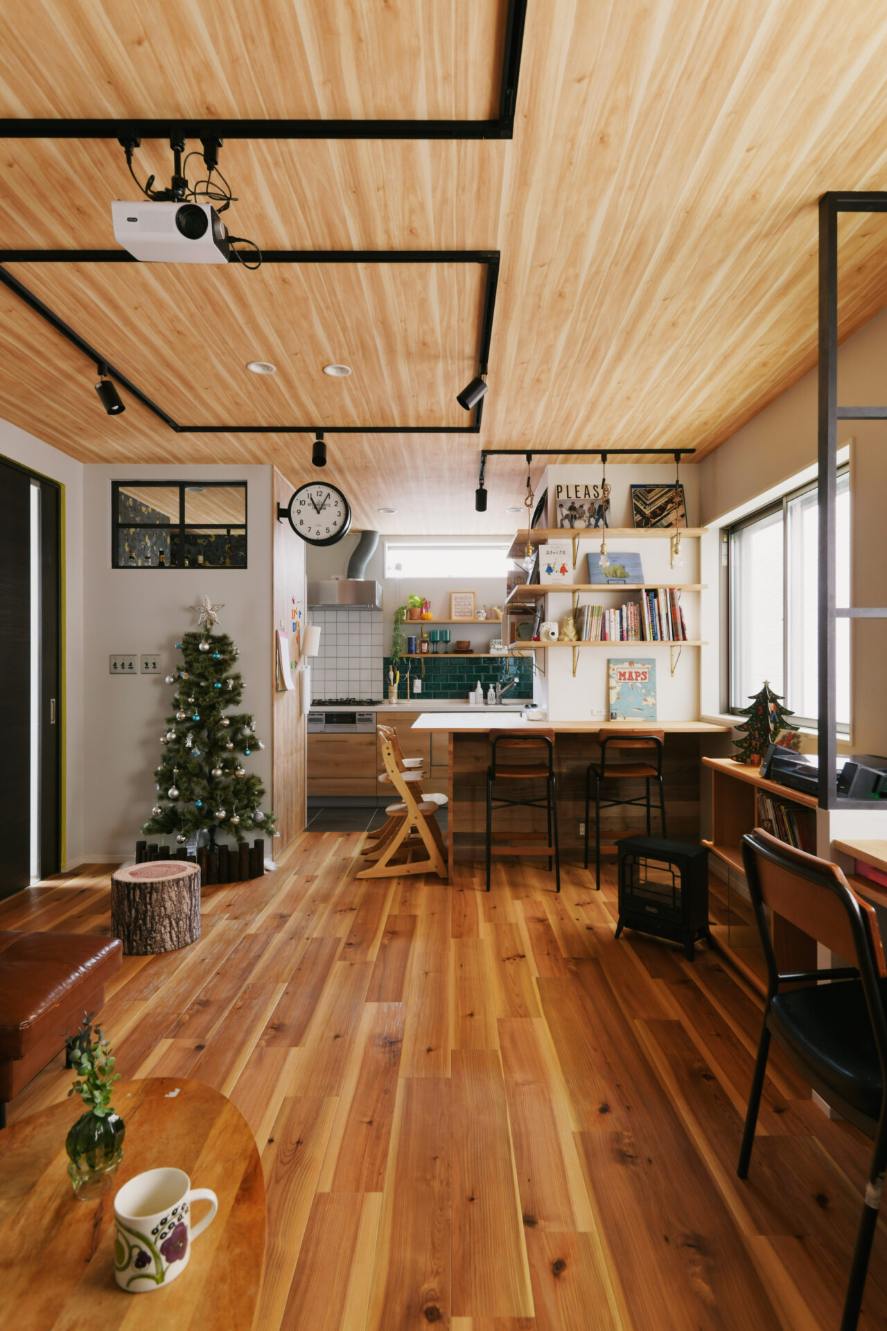 柱を残して、オープンなカウンターのあるお家