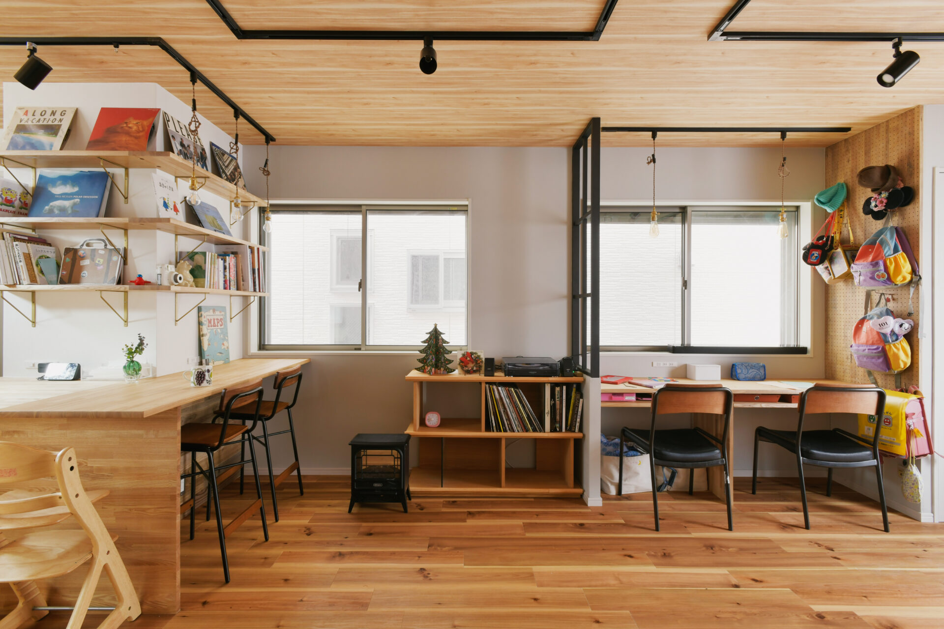 柱を残して、オープンなカウンターのあるお家