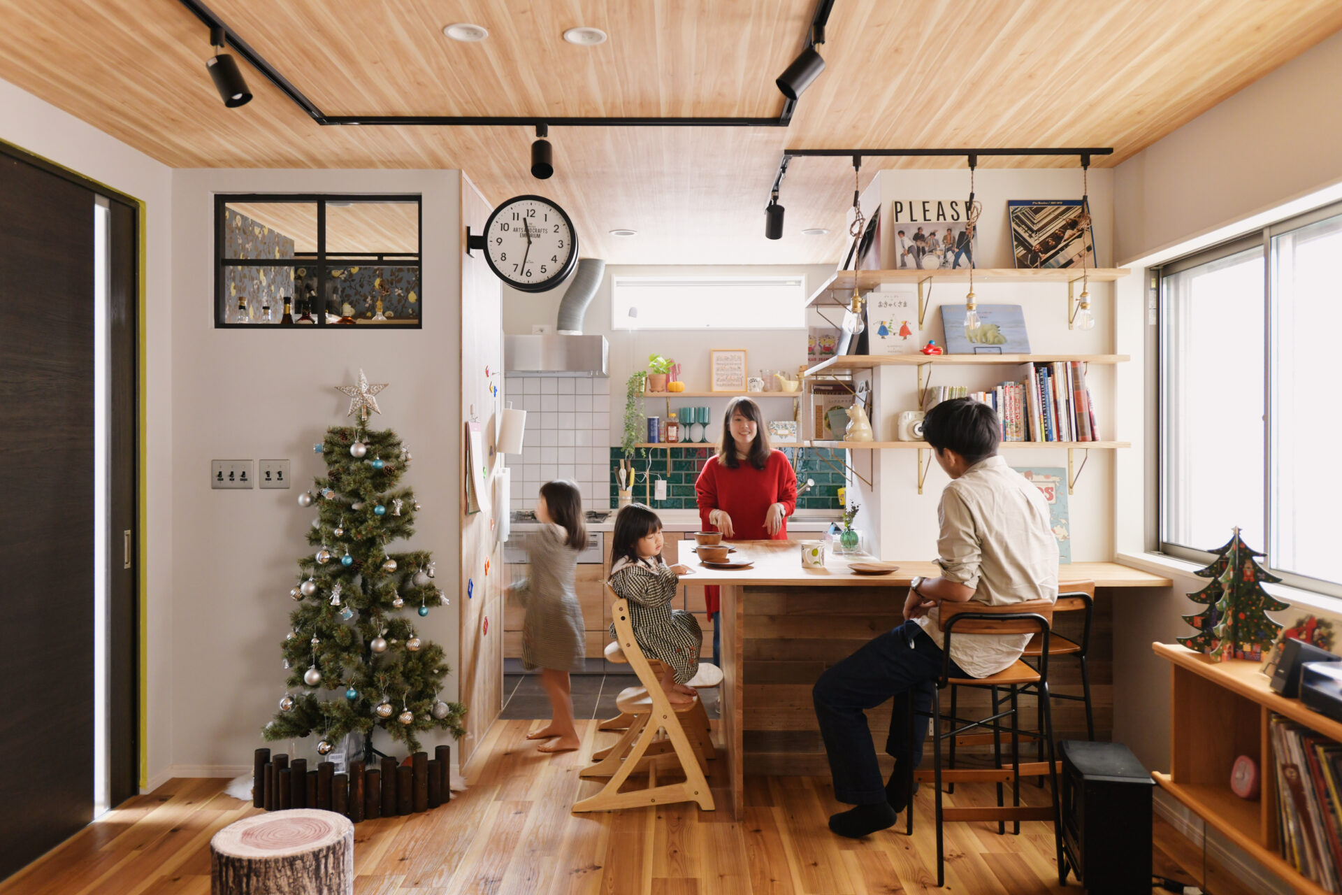 柱を残して、オープンなカウンターのあるお家