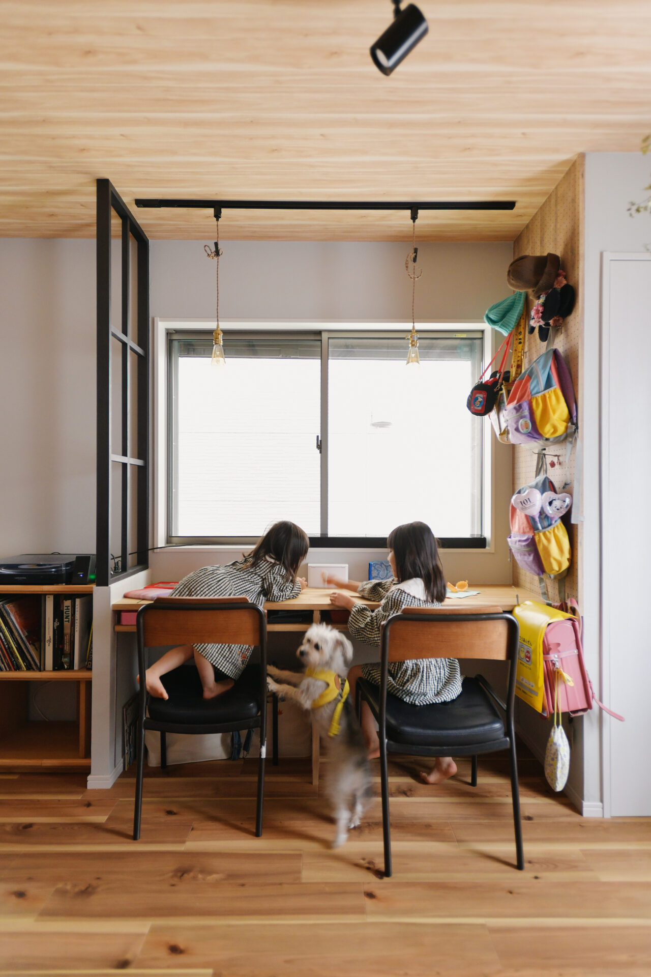 柱を残して、オープンなカウンターのあるお家