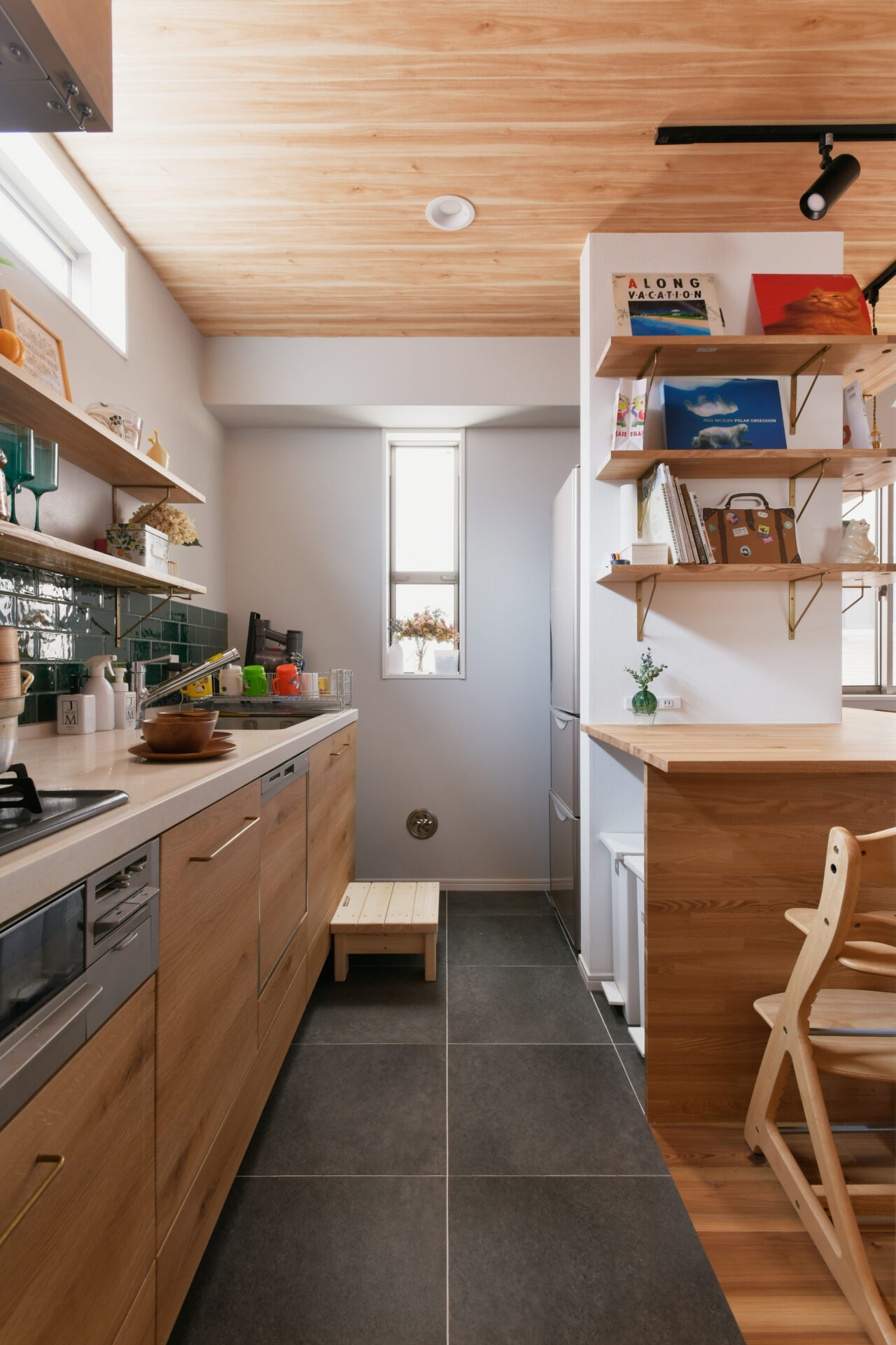 柱を残して、オープンなカウンターのあるお家