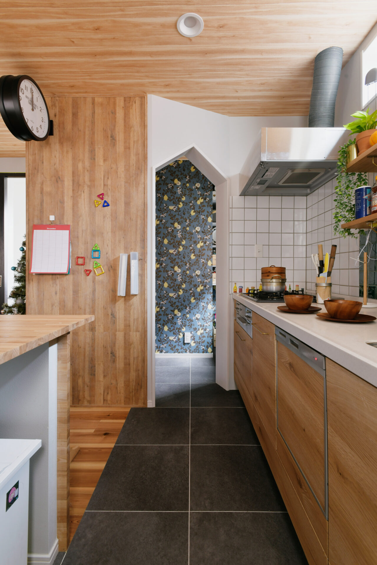 柱を残して、オープンなカウンターのあるお家