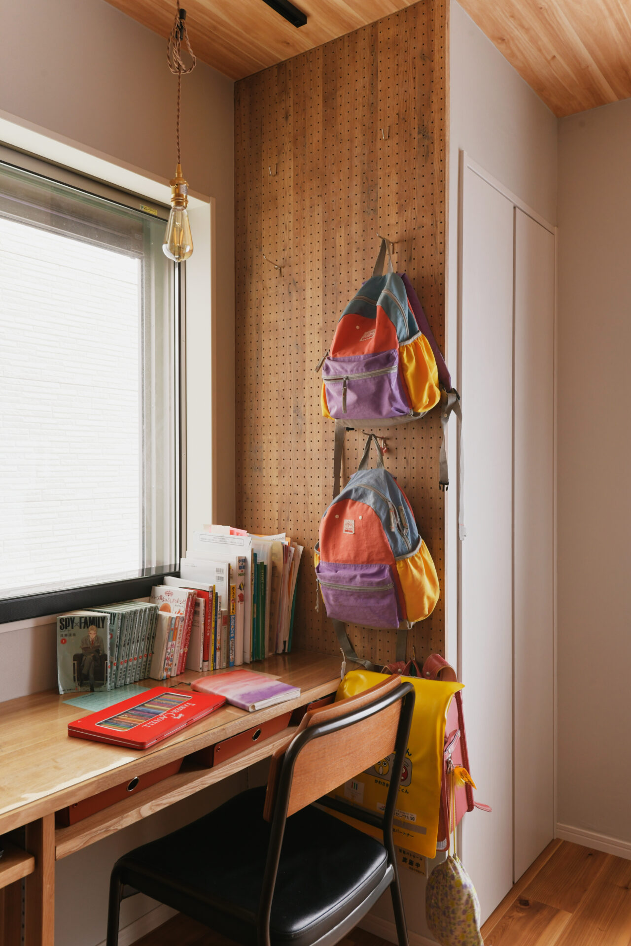 柱を残して、オープンなカウンターのあるお家