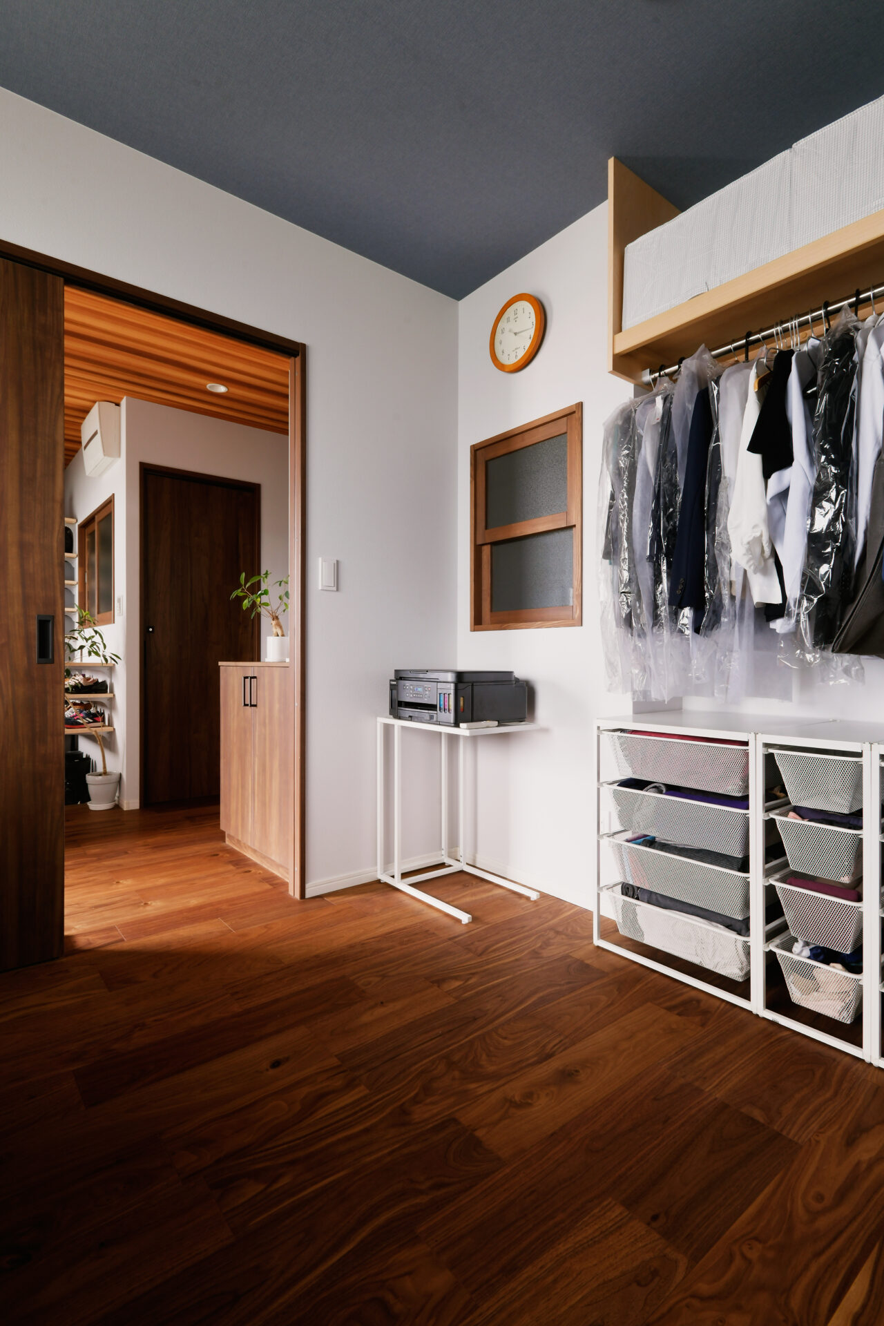 空間を最大限に生かす。リビングの小上がりは家族の居場所