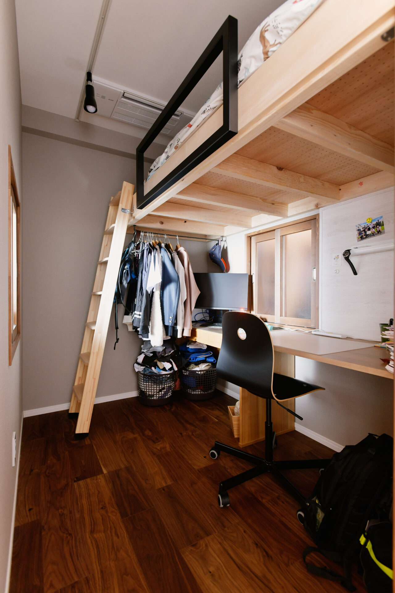 空間を最大限に生かす。リビングの小上がりは家族の居場所