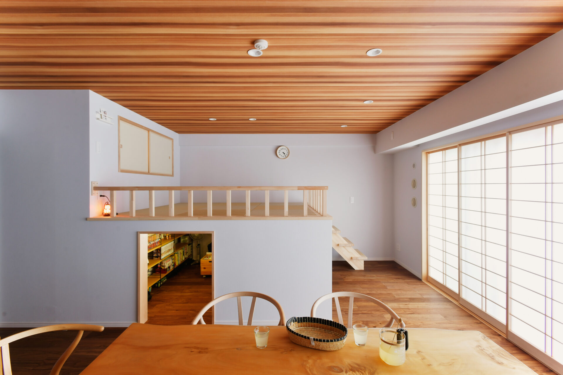 空間を最大限に生かす。リビングの小上がりは家族の居場所