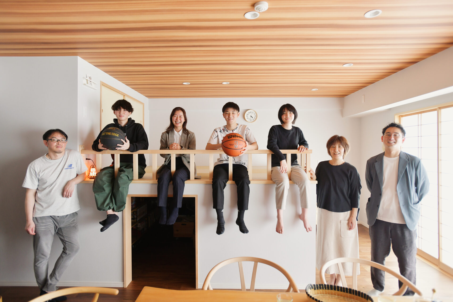 空間を最大限に生かす。リビングの小上がりは家族の居場所